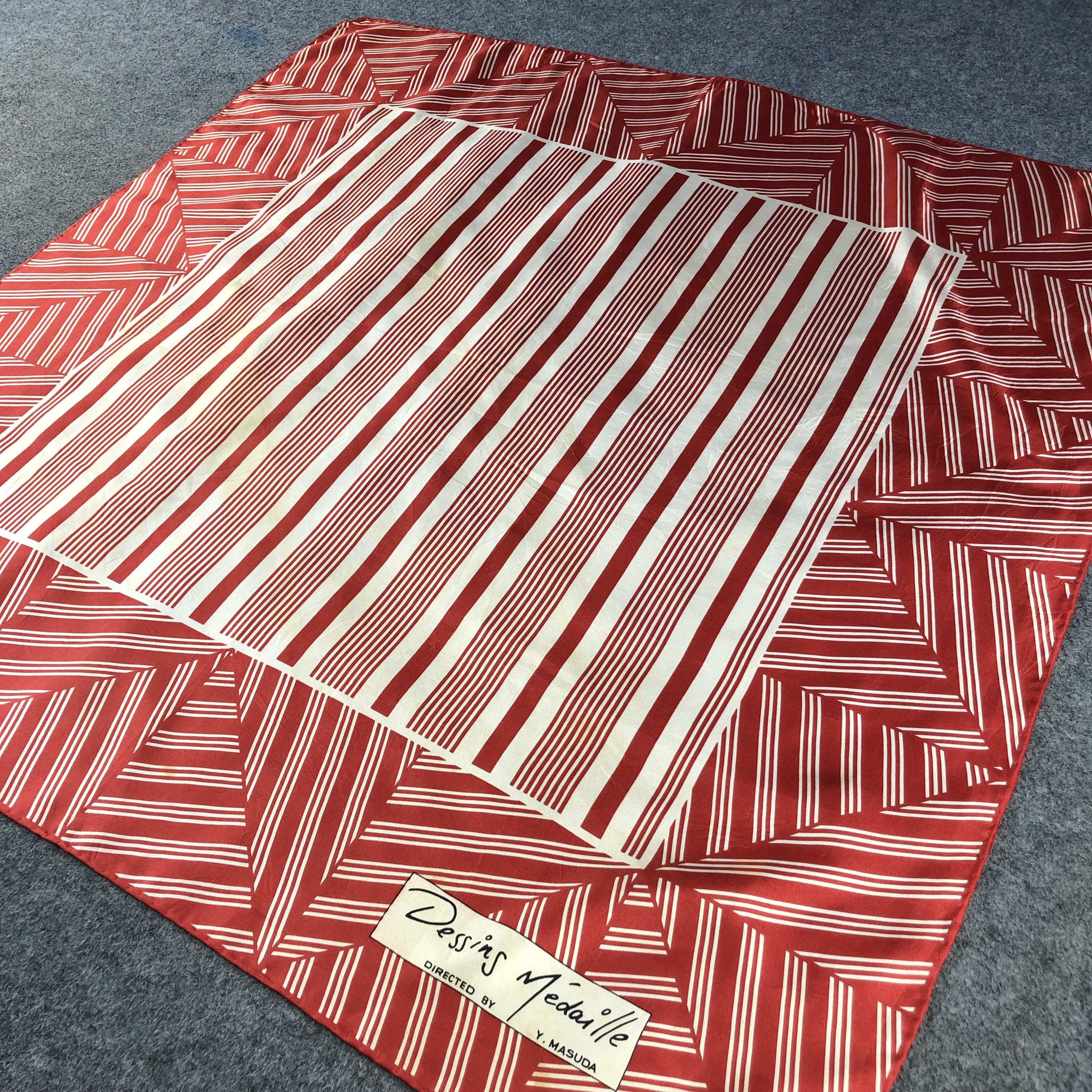 Japanese Brand Vintage Dessins Medaille Silk Scarf M899 Size ONE SIZE - 2 Thumbnail