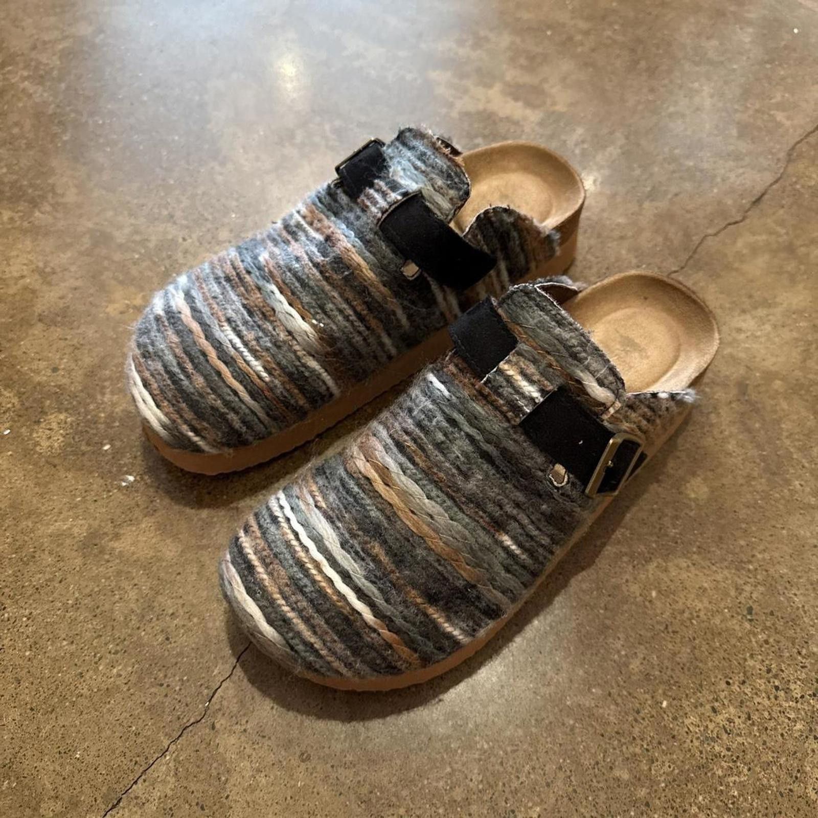 Other Women's Rocket Dog Textured Slide Clogs Size US 7 / IT 37 - 2 Thumbnail