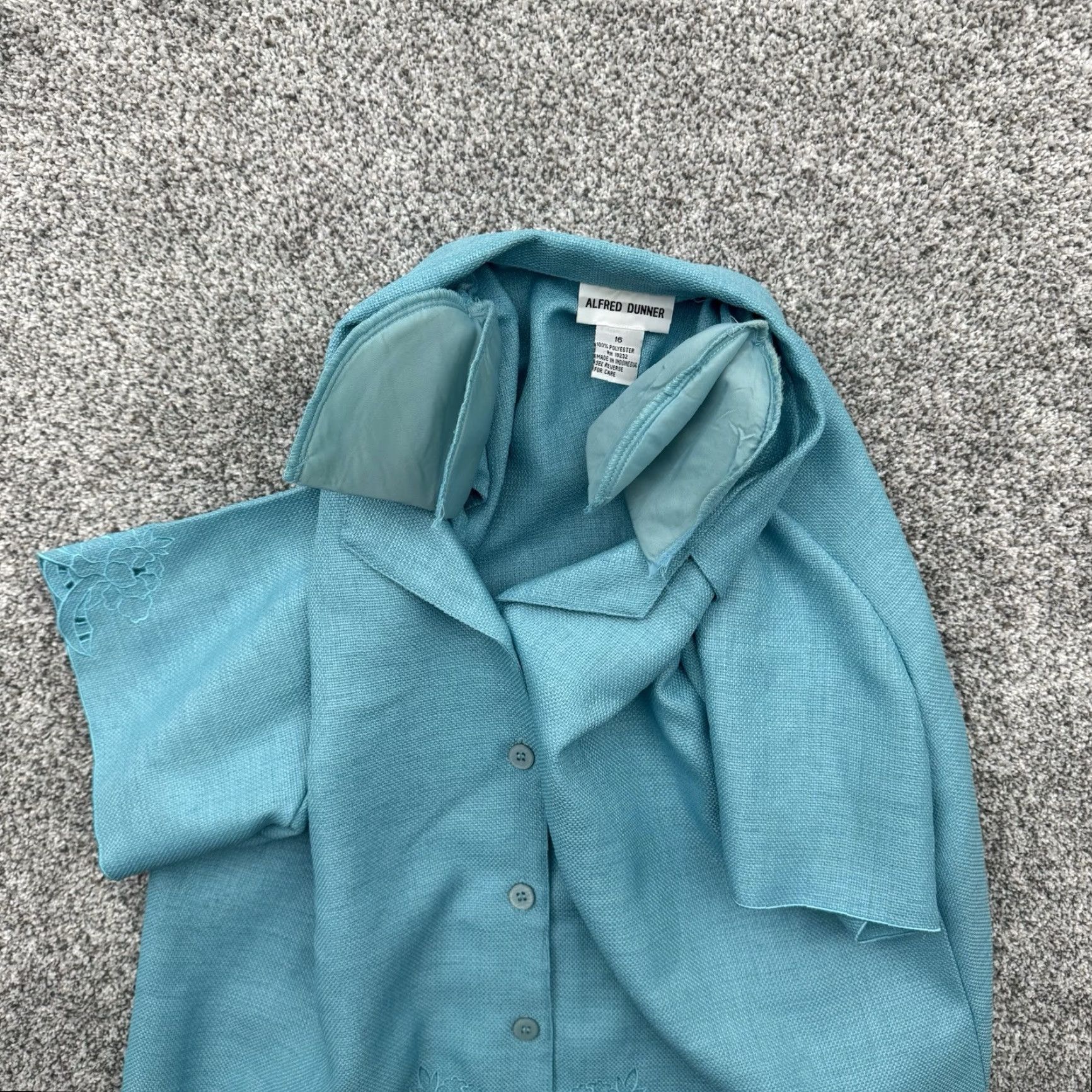 Vintage VINTAGE Alfred Dunner Blazer Women 16 Grandmacore Embroidered Scalloped Lace 90s Designer - Women - Blazer - 16 - Blue - 90s - Vintage Size XXL / US 16-18 / IT 52-54 - 6 Thumbnail