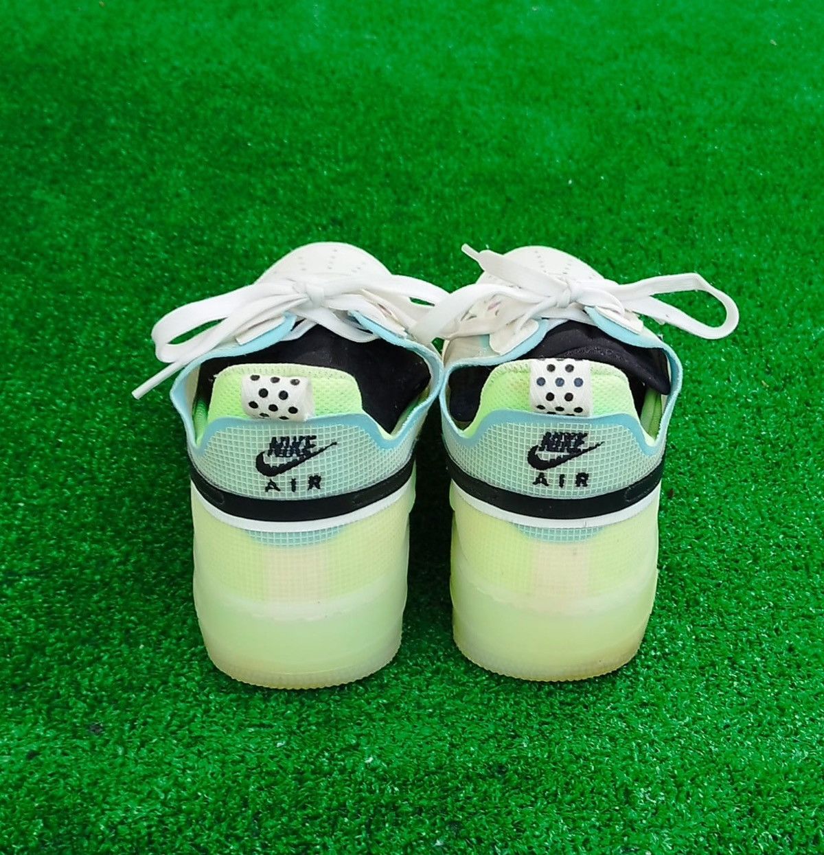 Nike Nike Air Force 1 React Sail Barely Volt Size US 7 / EU 40 - 8 Thumbnail