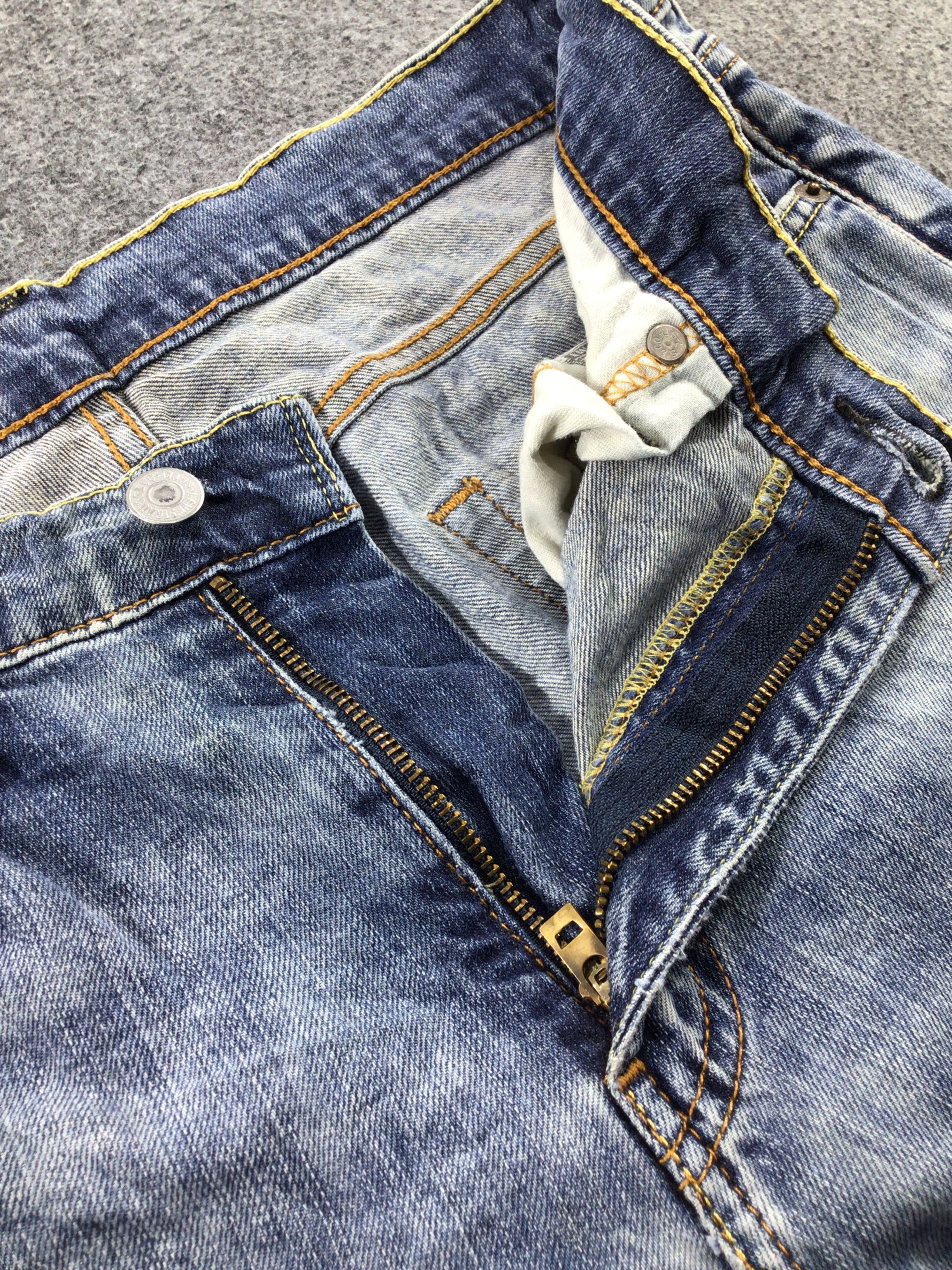 Levi's Vintage Levis 513 Jeans Faded Blue Denim KJ268 Size US 32 / EU 48 - 7 Thumbnail
