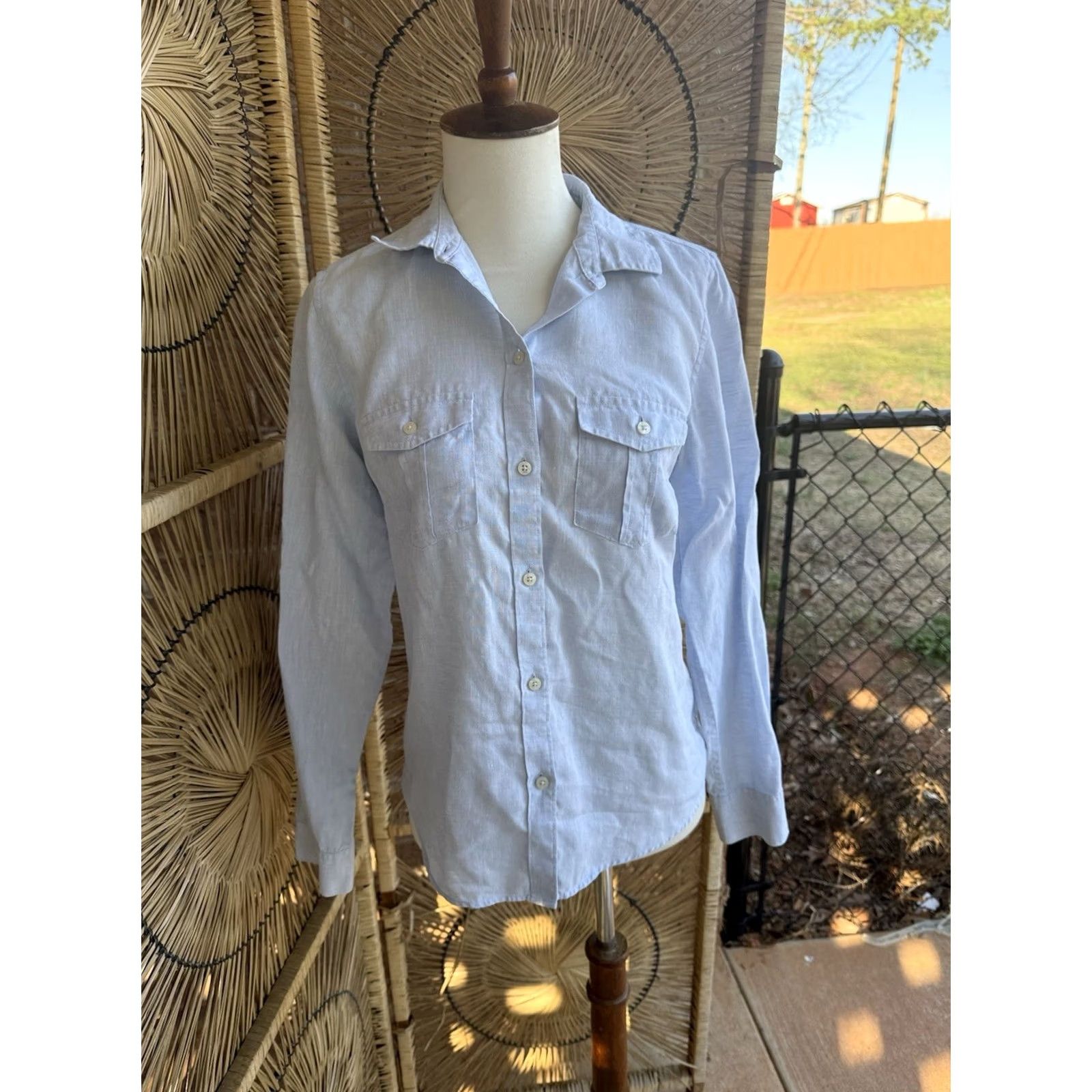 UNTUCKit UNTUCKit Button-Front Shirt Women's Size 2 Blue Linen Long Sleeve Button-Down Casual Basic Lightweight Lightweight Linen 2 Light Blue Womens Size XS / US 0-2 / IT 36-38 - 2 Thumbnail