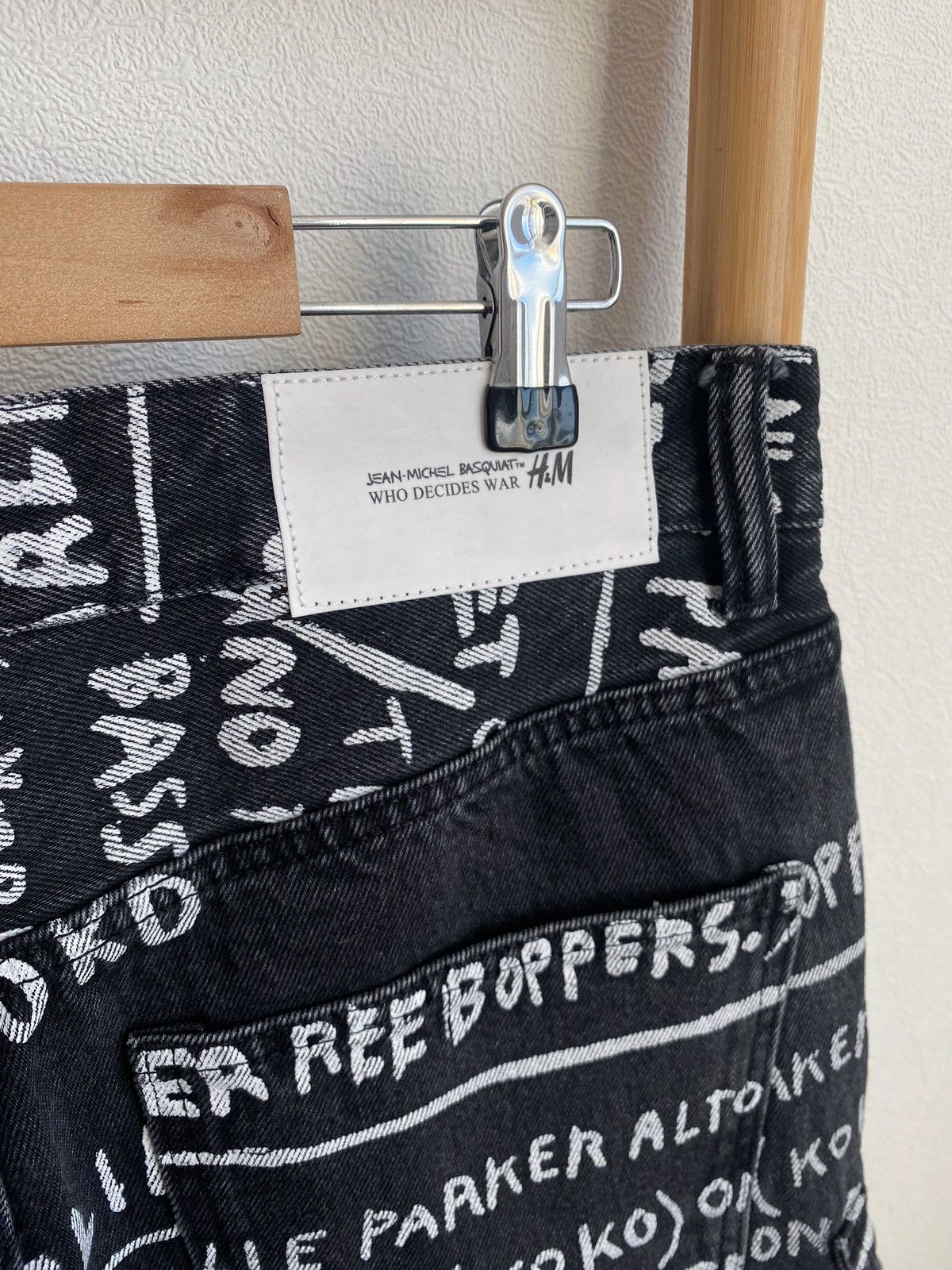 H&M × Jean-Michel Basquiat × Who Decides War Who Decides War Baggy denim jeans H&M x Basquiat x Ev&Tela Size US 32 / EU 48 - 19 Thumbnail