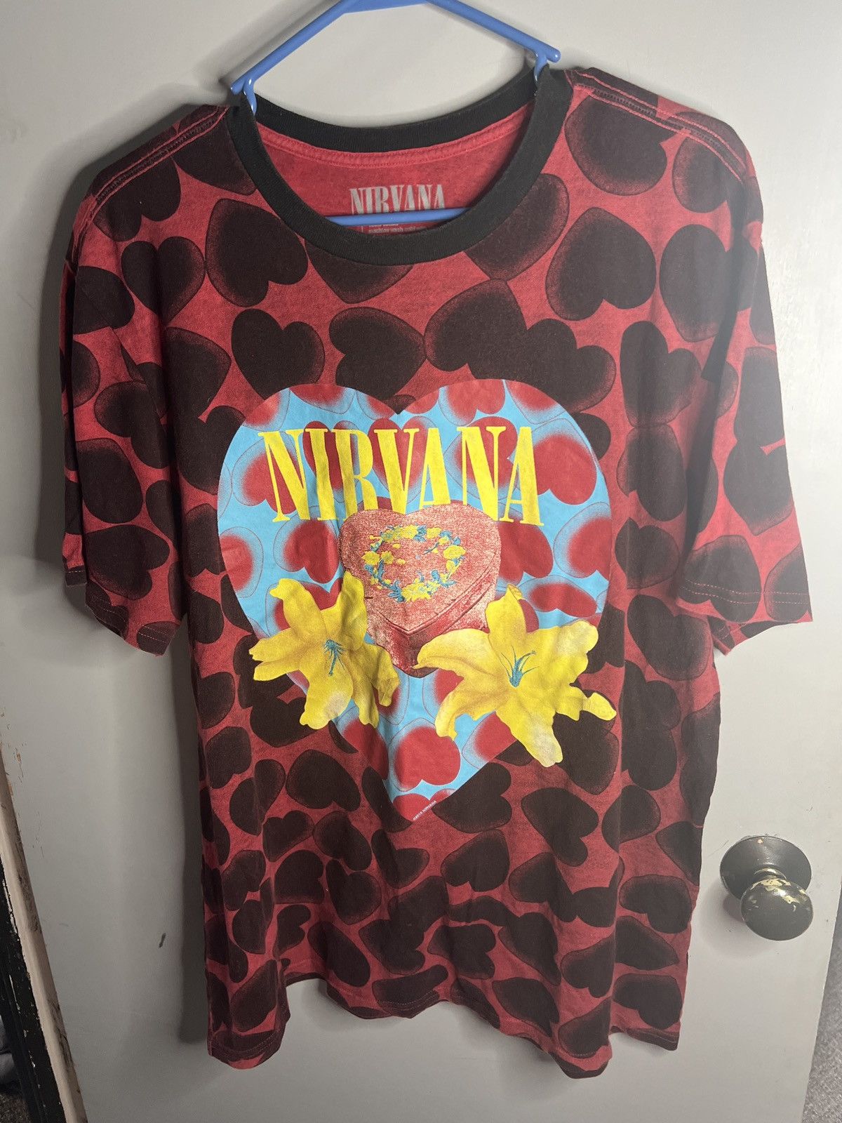 image of Gloverall Nirvana Shirt Mens XL Red Heart Shaped Box Reprint Aop in White