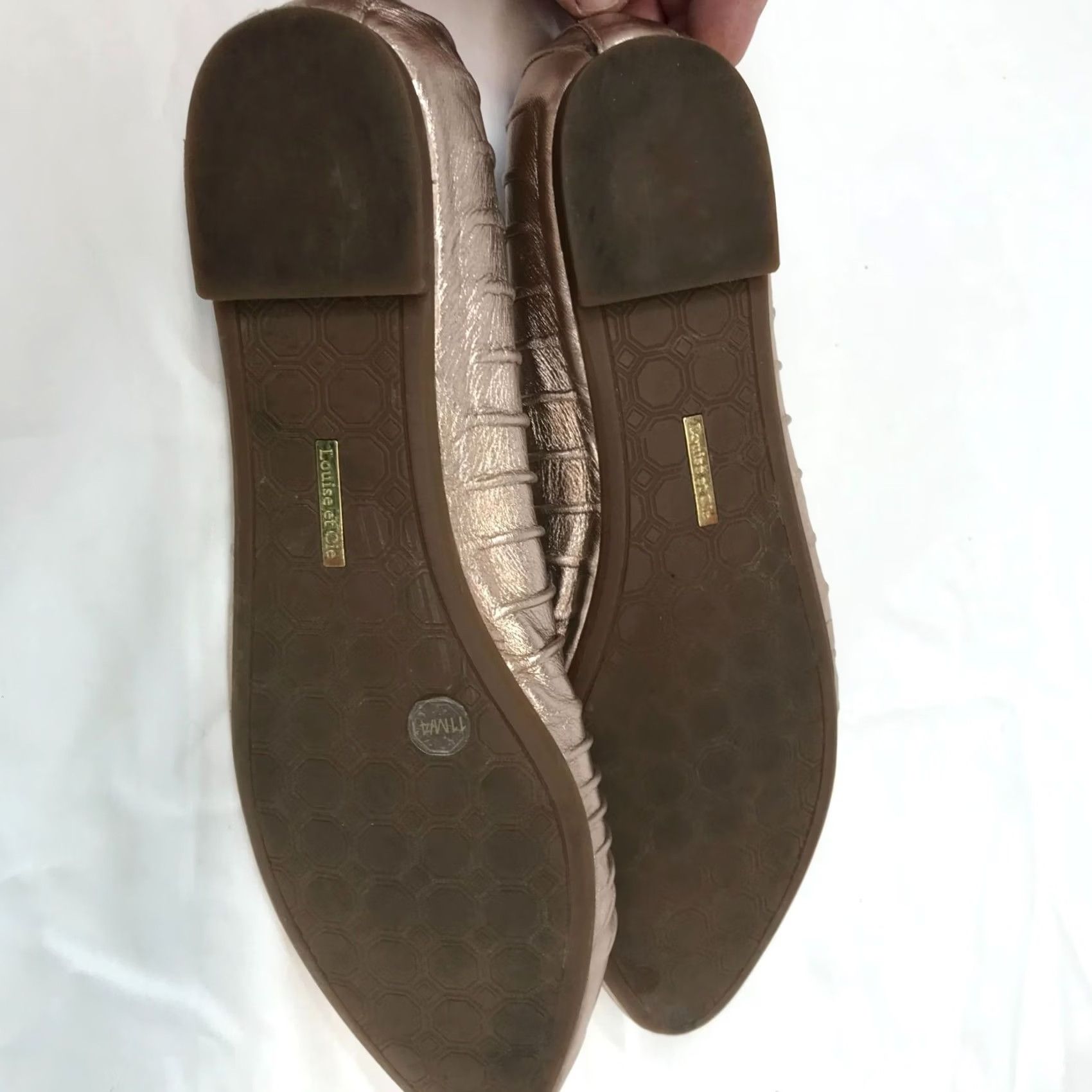 Vintage LOUISE ET CIE WOMENS 11 BALLET FLAT with SMALL HEEL GOLD Leather Ashlin Bod Size US 11 / IT 41 - 6 Thumbnail