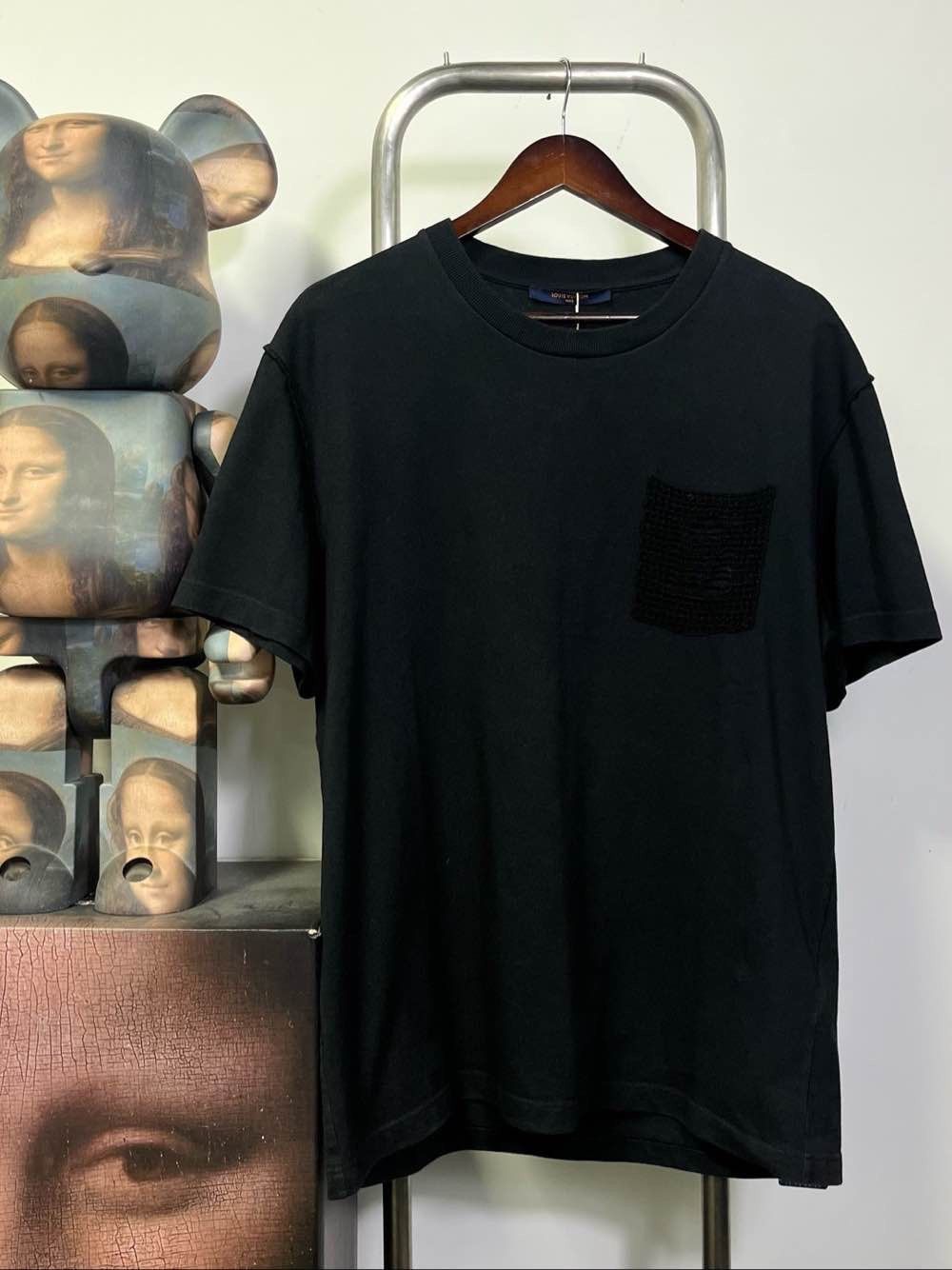 Louis Vuitton Louis Vuitton Logo Patch T-Shirt Size XL Size US XL / EU 56 / 4 - 1 Thumbnail