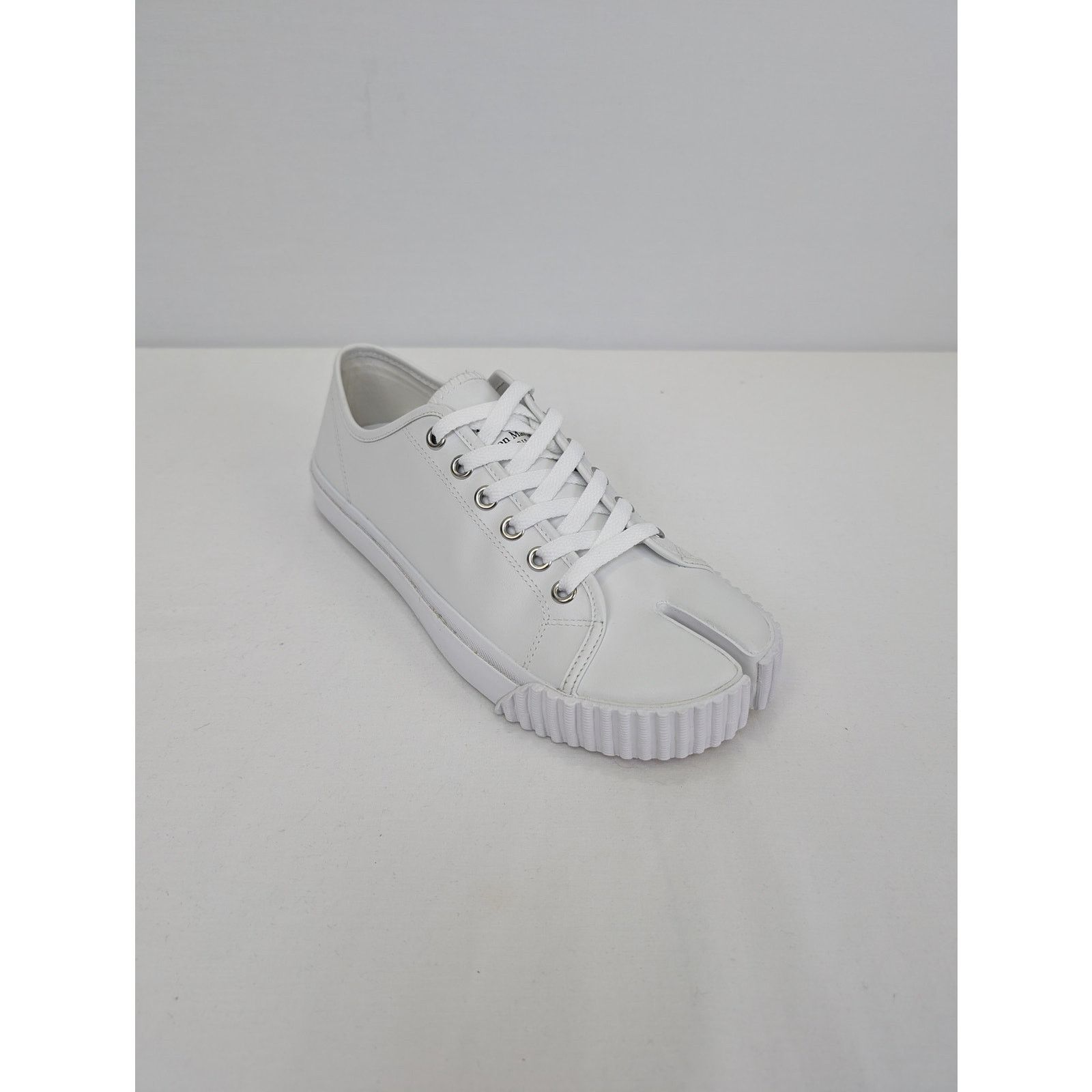 Maison Margiela o1rshd1 Tabi Low Top Sneakers in White Size US 6 / EU 39 - 3 Thumbnail
