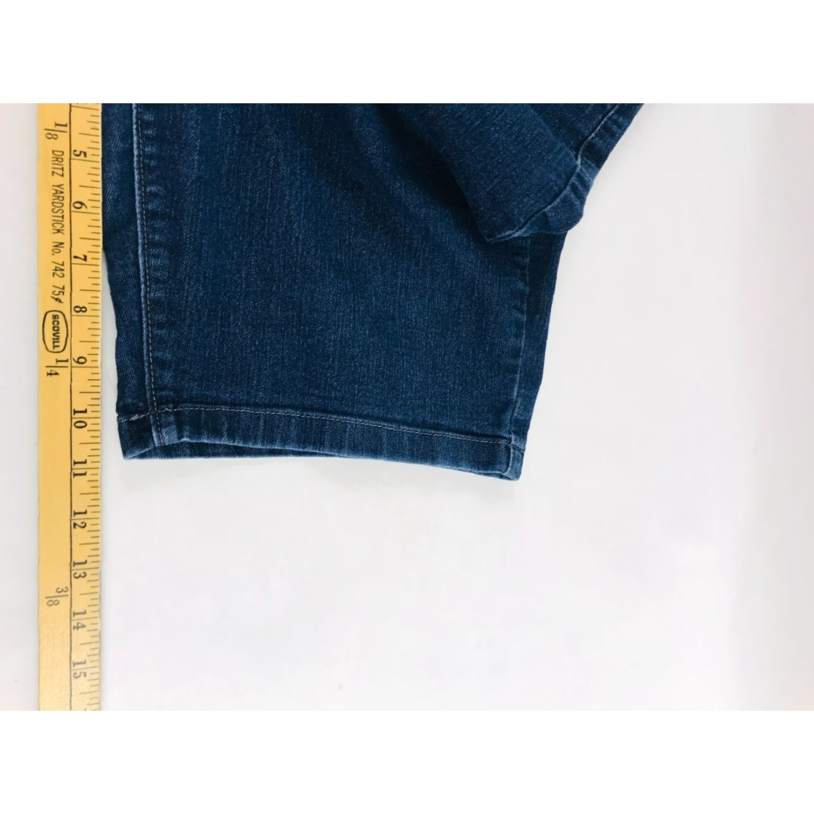 Lee Lee by Riders Shorts Women's 35x11 Blue Denim Mid Rise Bermuda Pocket, 35, Regular, Casual Travel, Vintage No, Jeans Size 24" / US 00 / IT 34 - 5 Thumbnail