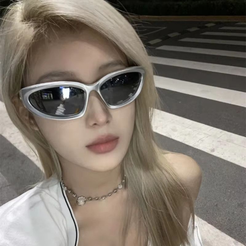 Vintage Y2K Sunglasses Trendy Punk Vintage SunGlasses Size ONE SIZE - 1 Thumbnail