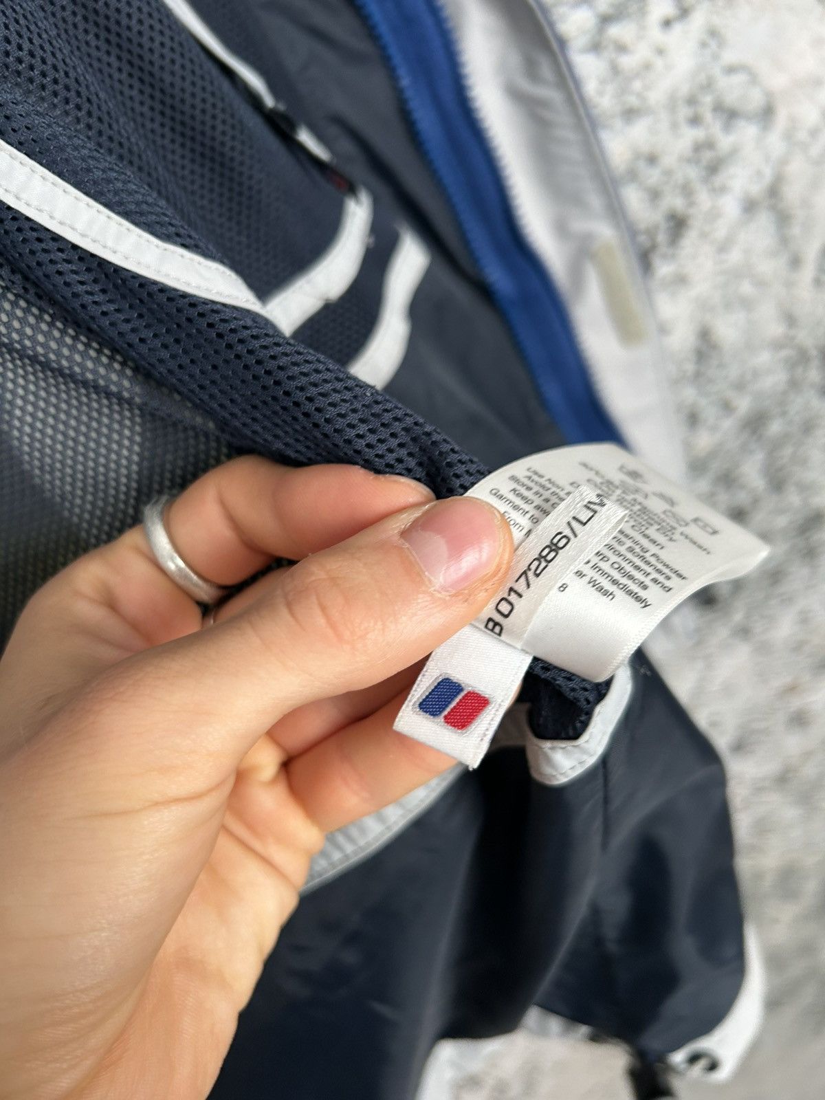 Berghaus Berghaus Gore-tex Blue Jacket Streetwear Gorpcore Outdoor Size US S / EU 44-46 / 1 - 12 Thumbnail