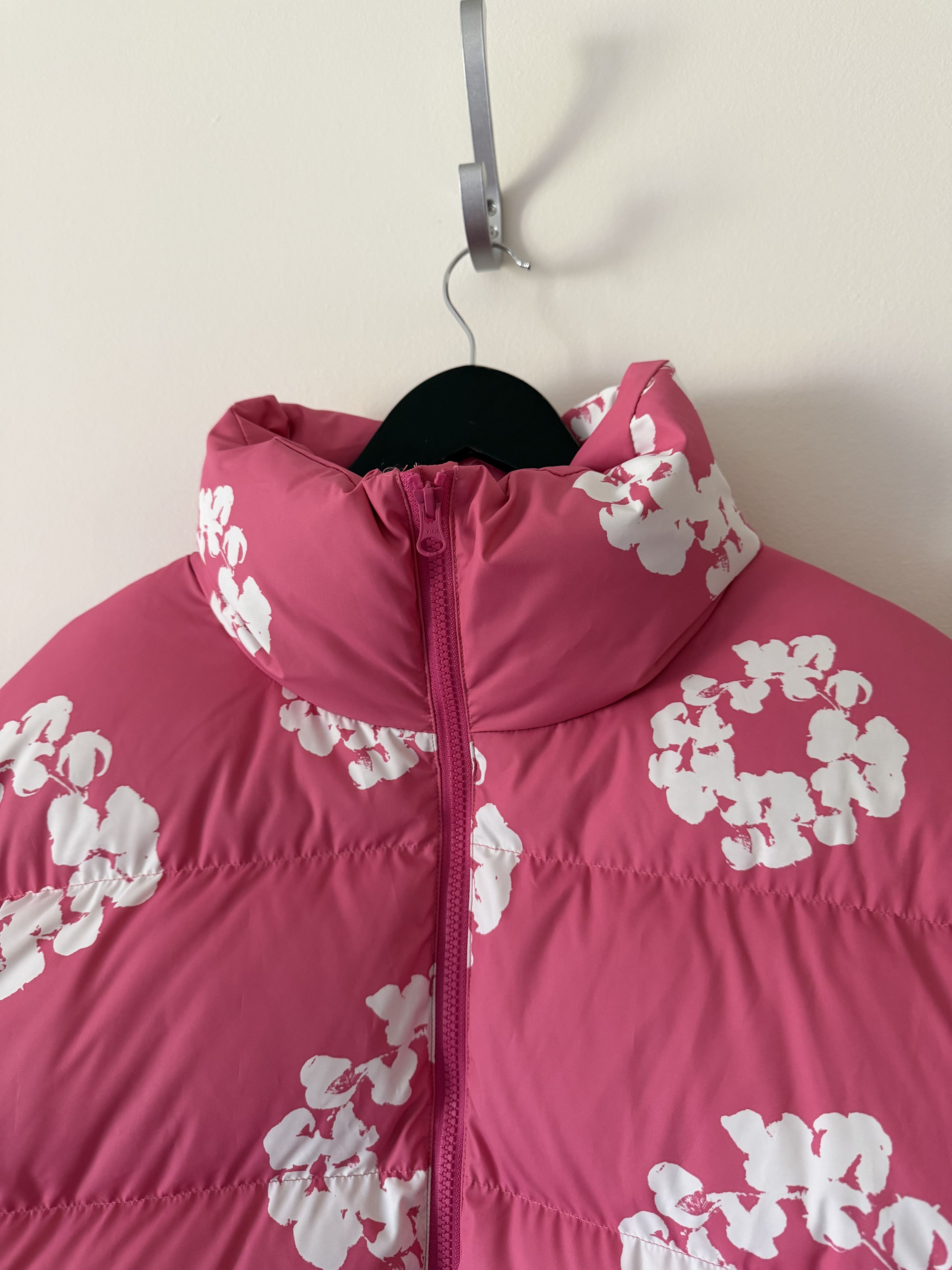 DENIM TEARS Denim Tears Cotton Wreath Puffer Jacket in Pink Size US XL / EU 56 / 4 - 2 Thumbnail