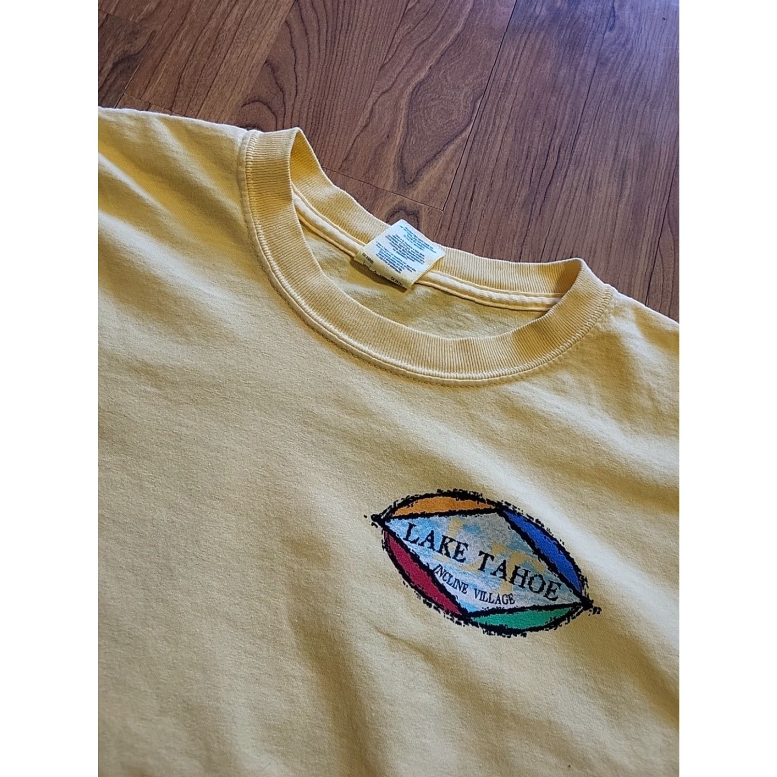Gildan Gildan T-Shirt Lake Tahoe Incline Village Graphic Print Double Sided Yellow XL Men Casual Short Sleeve Crew Neck 24" Pit 30" Length Size US XL / EU 56 / 4 - 4 Thumbnail