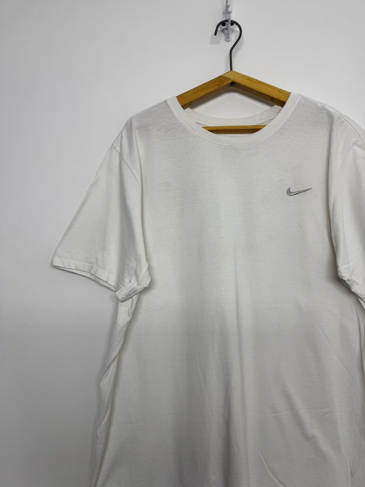 Nike Vintage Y2k Nike Swoosh Logo T-Shirt Size US L / EU 52-54 / 3 - 6 Thumbnail