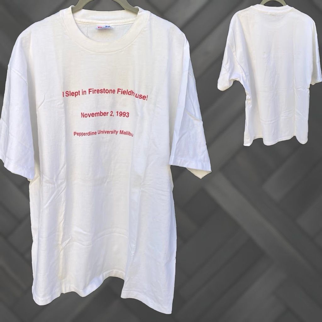 Hanes VINTAGE Hanes I Slept in Firestone Fieldhouse Pepperdine University T Shirt XL Men White 1990-1999 University California 1993 Mens Shirt Graphic Print Size US XL / EU 56 / 4 - 1 Thumbnail