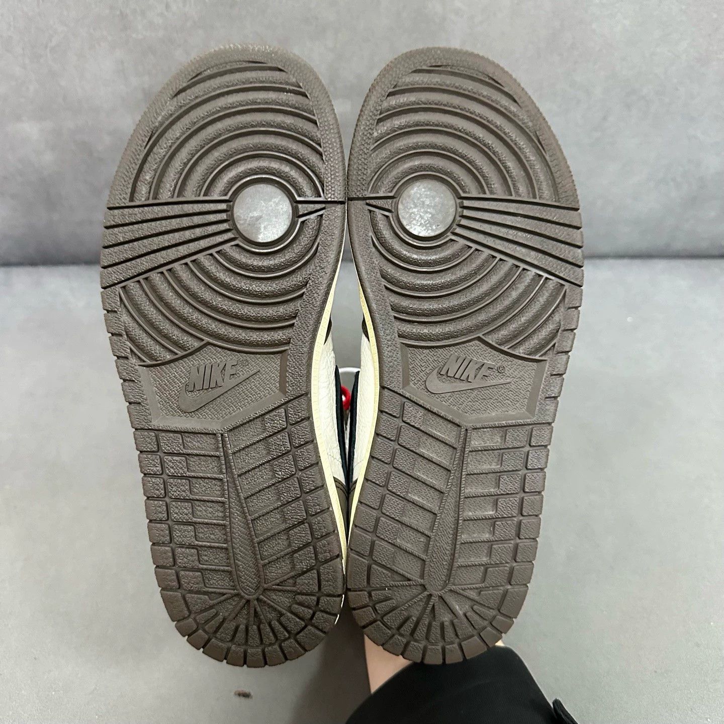 Nike Size 40.5/AJ1 Reverse Swoosh Size US 7.5 / EU 40-41 - 7 Thumbnail