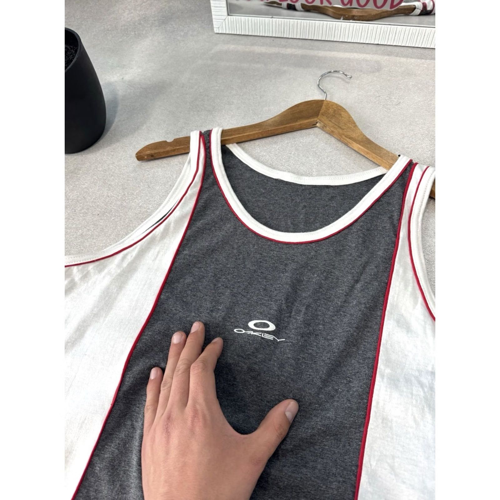 Oakley VINTAGE Oakley Shirt Sleeveless Gray 90s Logo Men M Size US M / EU 48-50 / 2 - 4 Thumbnail