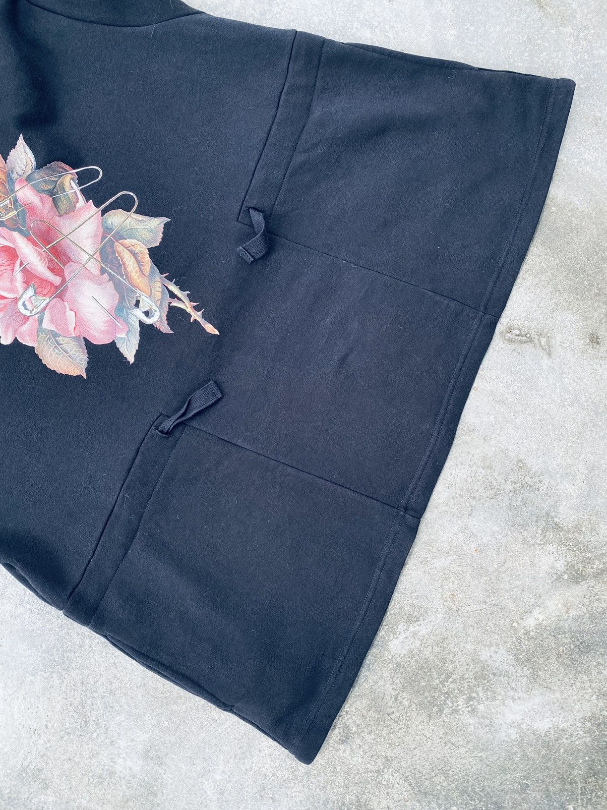 GU × Undercover Undercover Gu Broken Flowers Oversized Hoodie Size US L / EU 52-54 / 3 - 10 Thumbnail