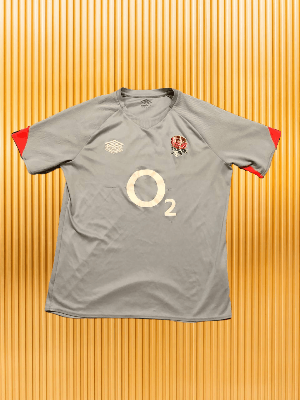 Umbro Vintage T-shirt logo Umbro O2 sportwear Jerseys Y2K Size US L / EU 52-54 / 3 - 1 Thumbnail