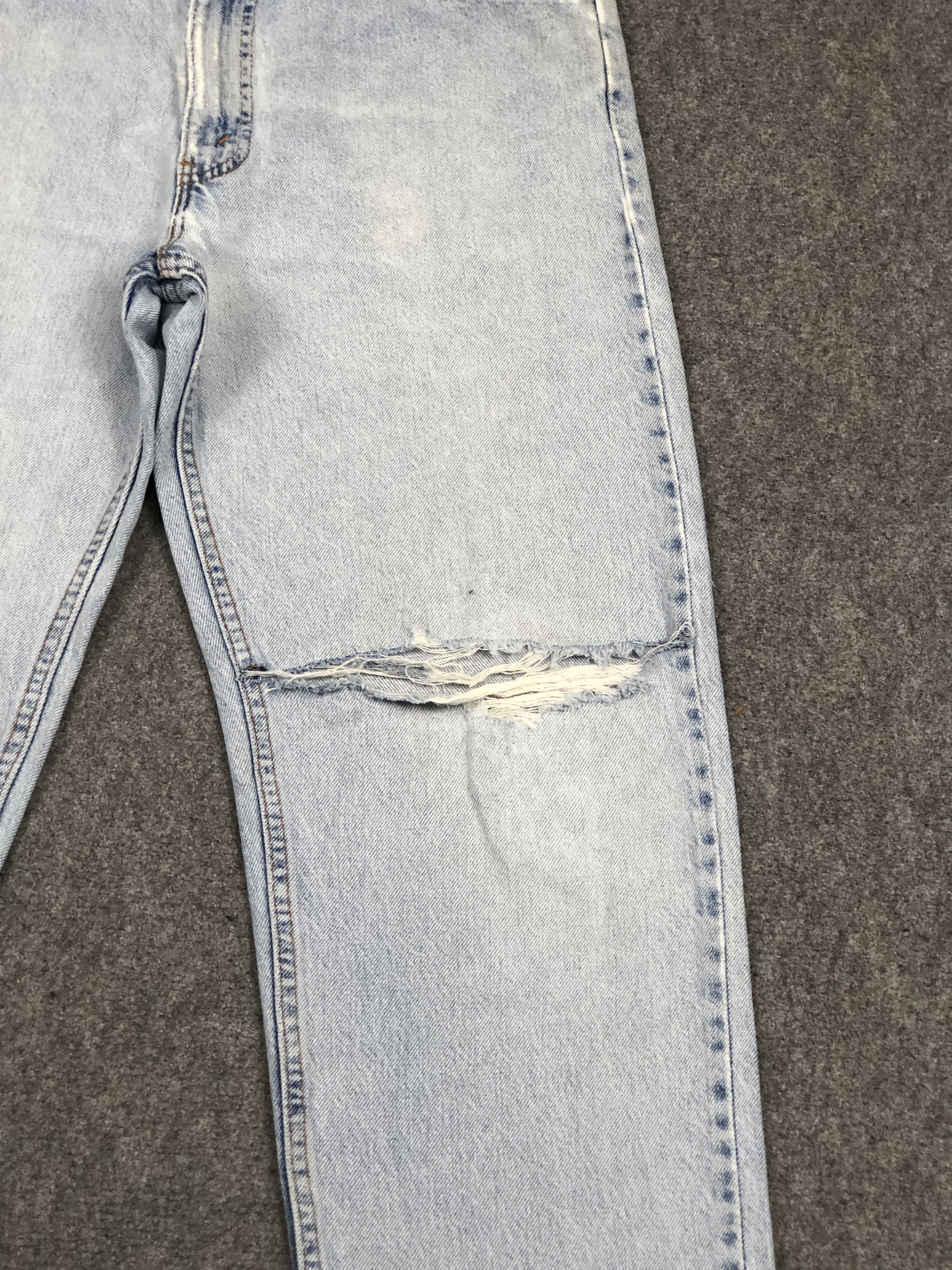 Levi's Distressed Vintage 90s Levis Light Washed Jeans DP2358 Size US 31 - 13 Thumbnail