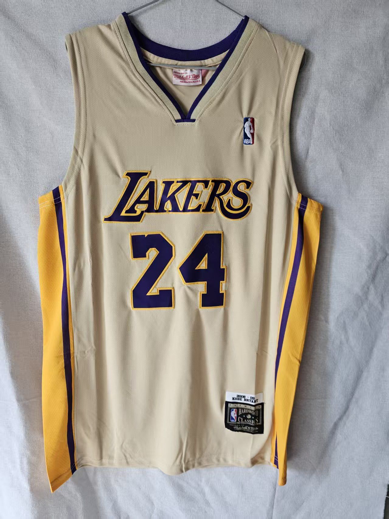 NBA Los Angeles Lakers 24 Kobe Bryant Jersey Stitched Beige Size US M / EU 48-50 / 2 - 1 Thumbnail