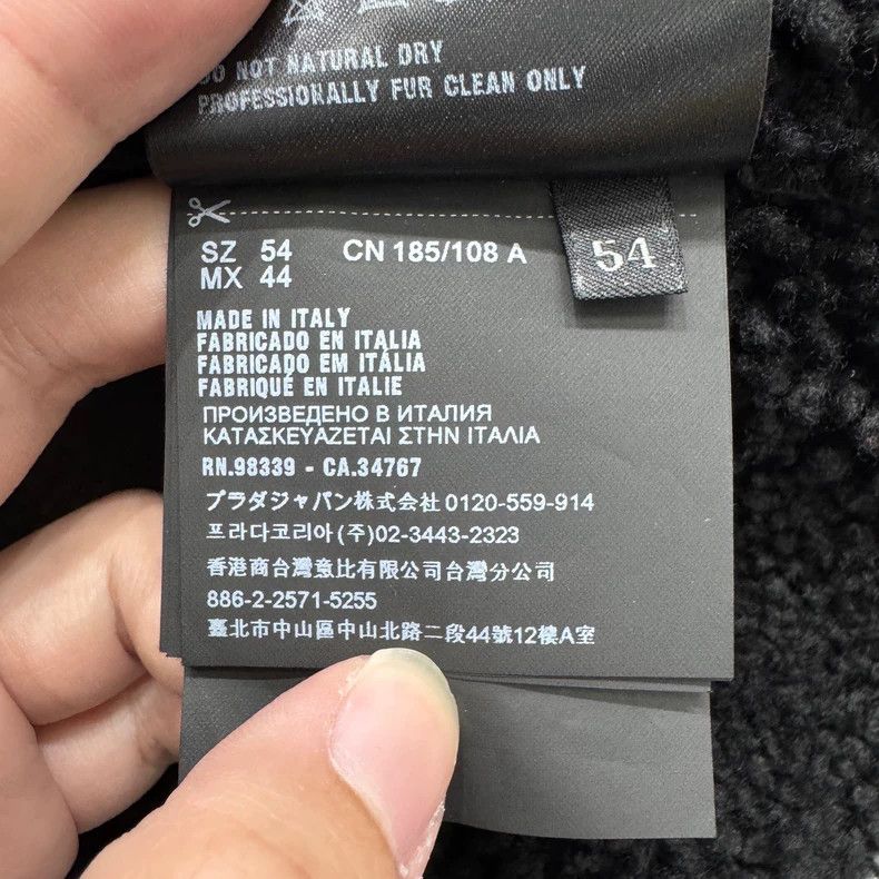 Prada Prada Fur all-in-one coat Size US L / EU 52-54 / 3 - 2 Thumbnail