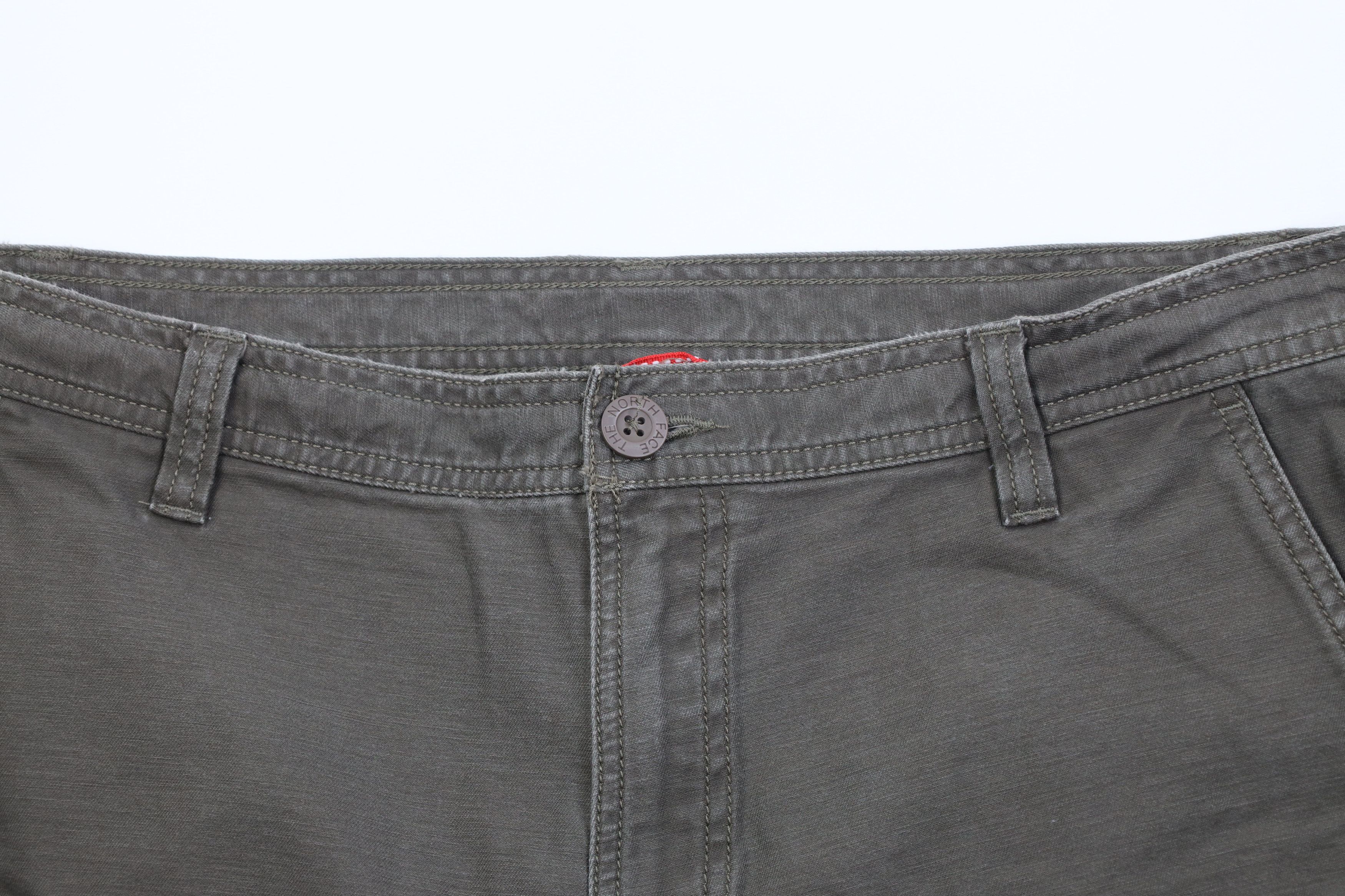 The North Face Vintage The North Face Heavyweight Cargo Shorts Green Cotton Size US 36 / EU 52 - 2 Thumbnail