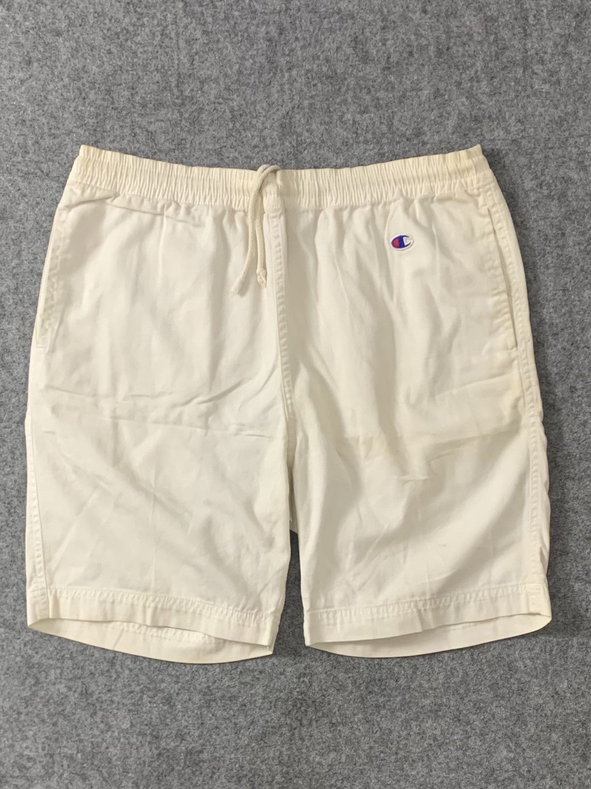 Champion Vintage White 'Champion' Y2K Regular Fit Relaxed Shortpants Size US 32 / EU 48 - 1 Thumbnail