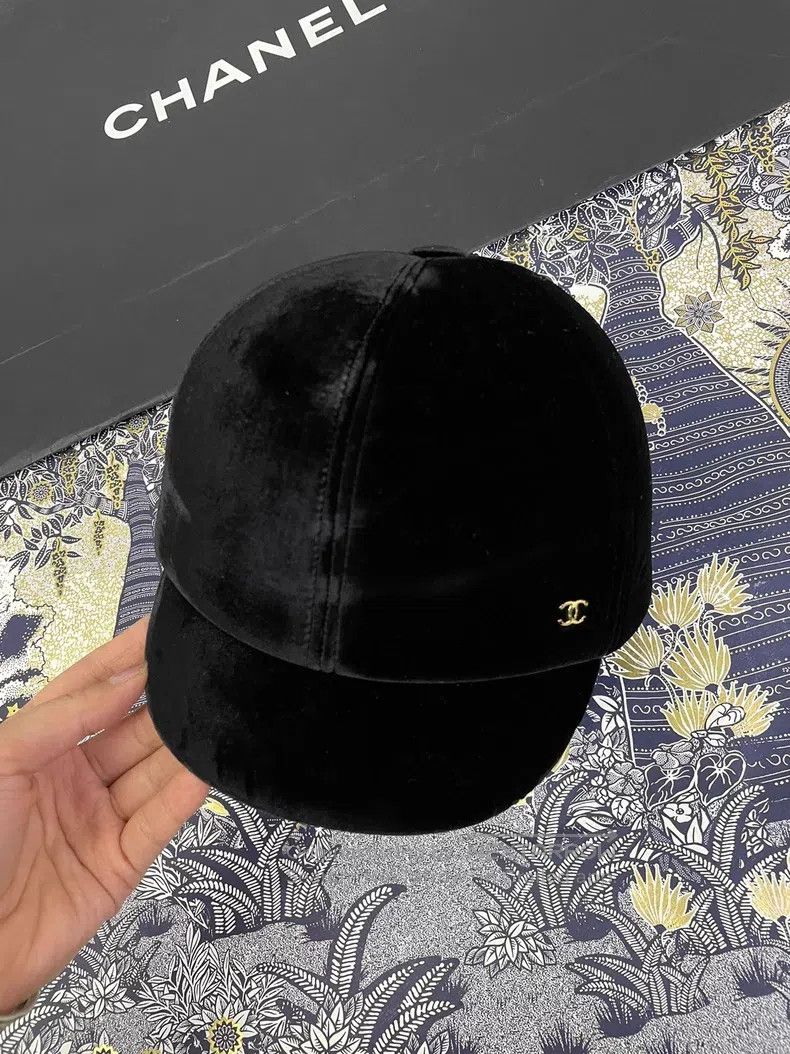 Chanel Chanel Size S Black velvet equestrian cap Size ONE SIZE - 2 Thumbnail