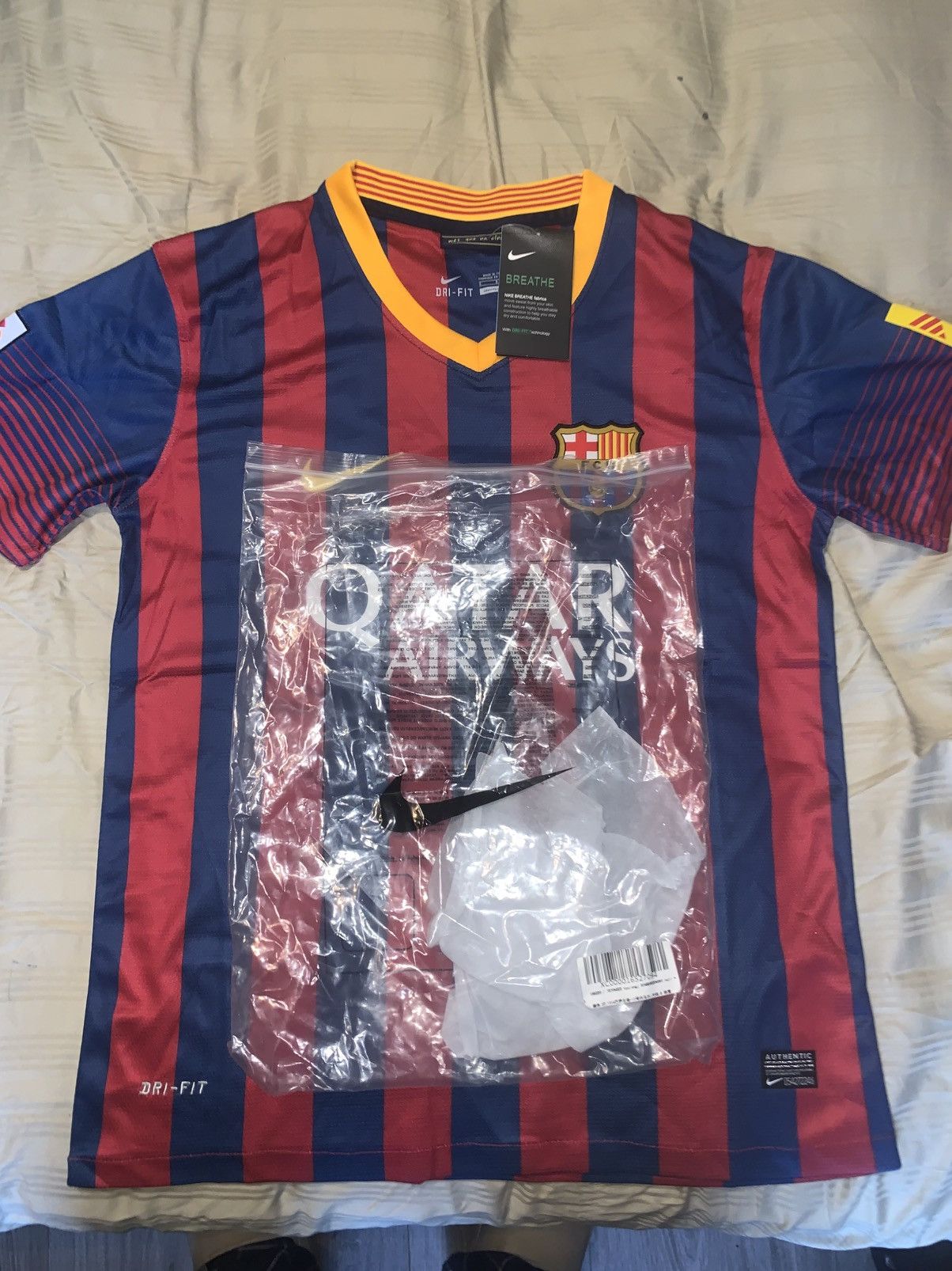 Nike Neymar Jr Barca kit Size US S / EU 44-46 / 1 - 2 Thumbnail