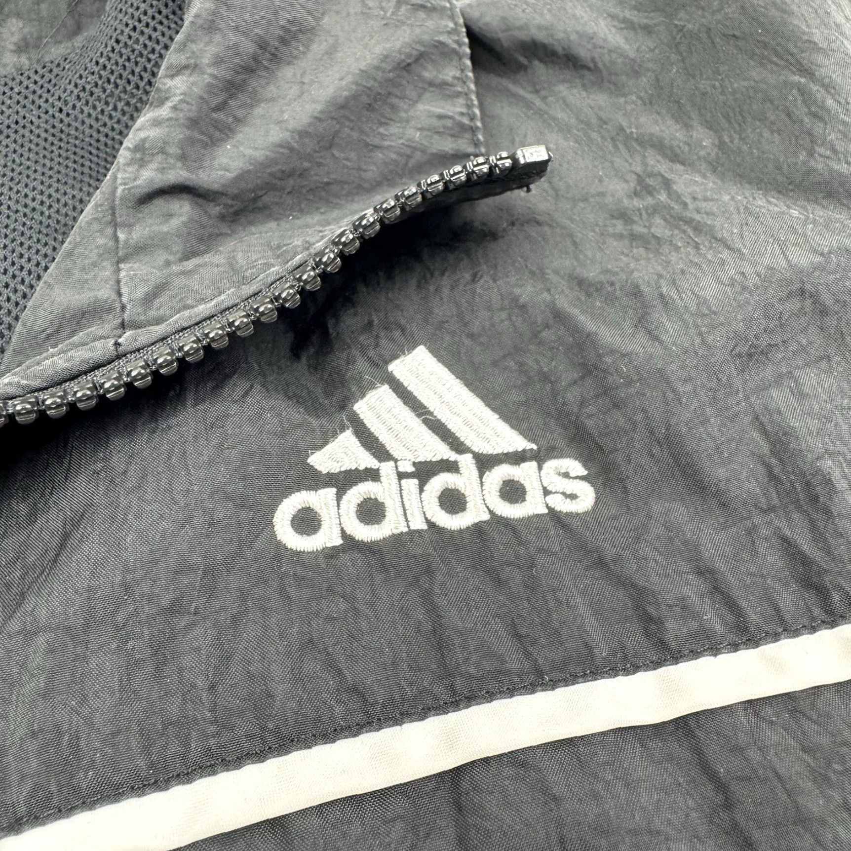 Adidas VINTAGE Adidas Windbreaker Jacket Women L Black Full Zip Nylon Y2K 2000s Casual Mens Womens Boys Girls Size L / US 10 / IT 46 - 4 Thumbnail