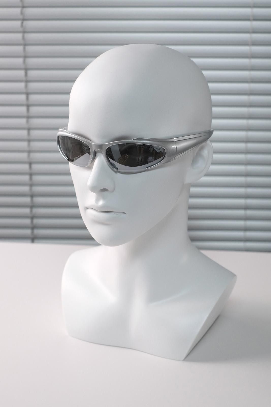 Other Rare Y2k Vtg Futuristic Cat Eye Sliver Sunglasses Unisex OS Size ONE SIZE - 1 Thumbnail