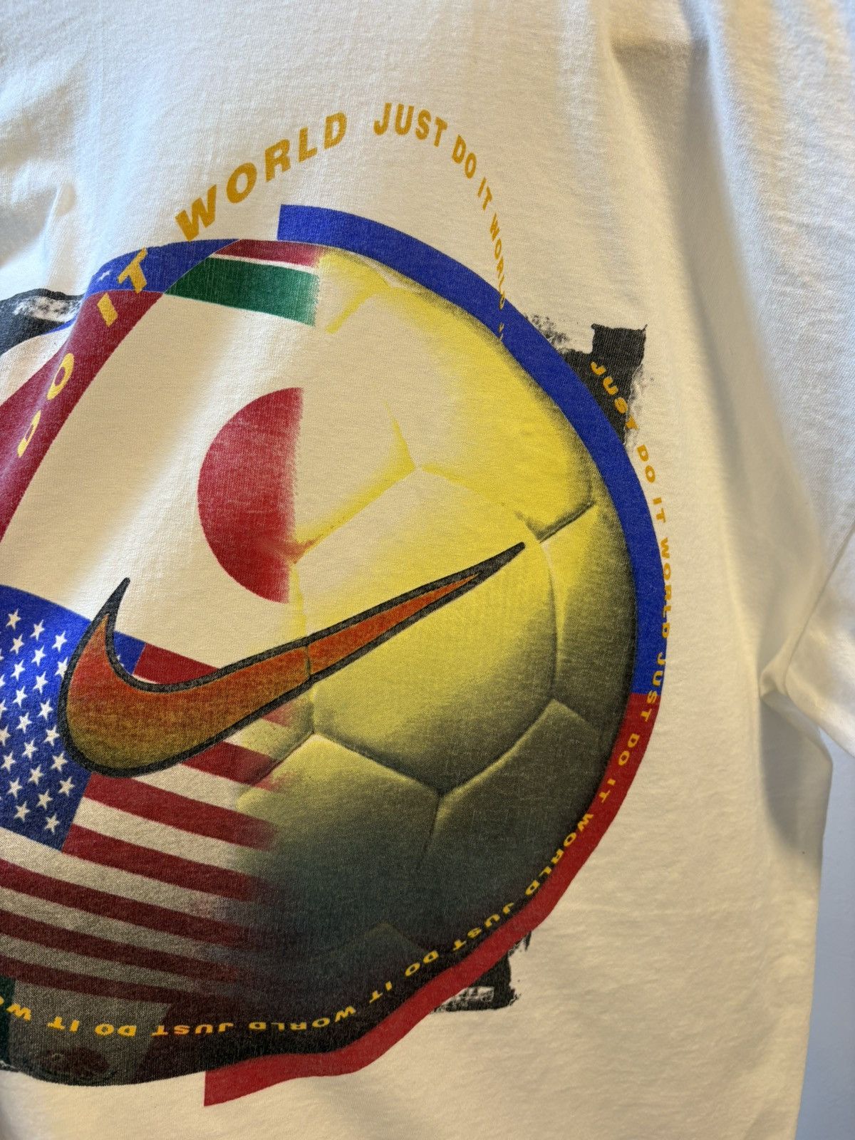 Nike Vintage Nike Football T-Shirt Size US L / EU 52-54 / 3 - 9 Thumbnail