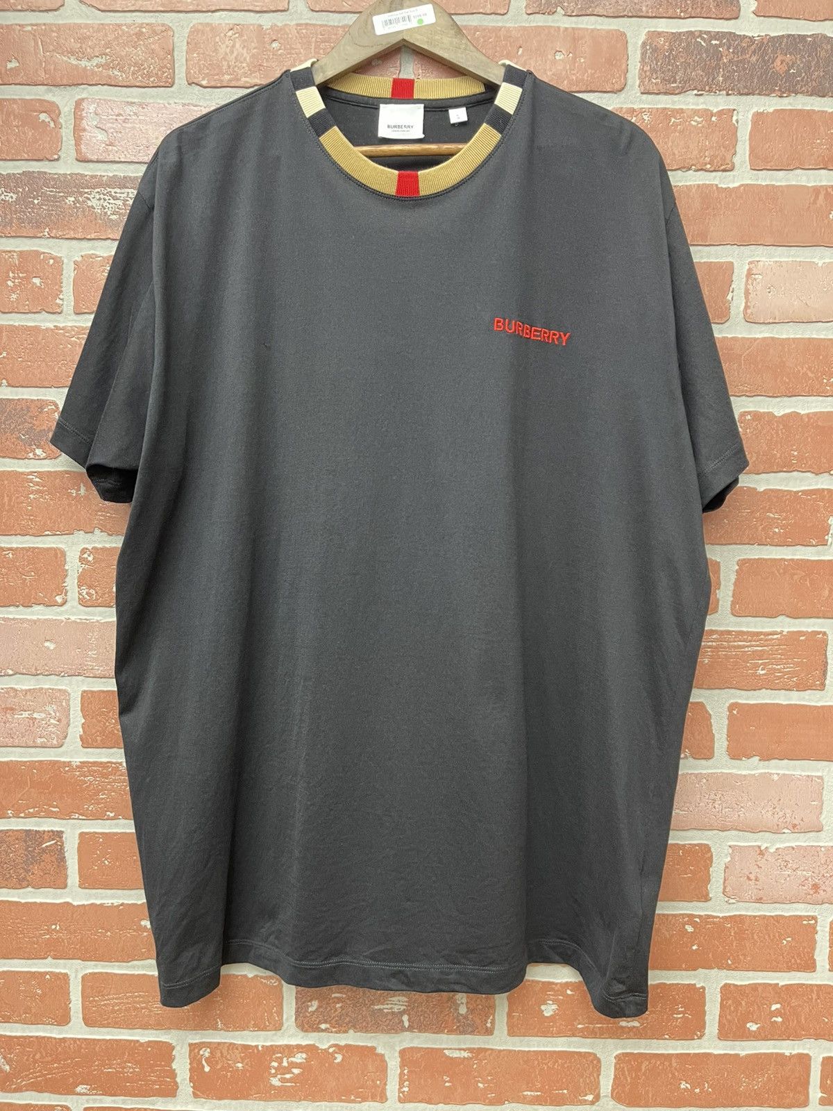 Burberry Size L - Burberry Black Icon Stripe Trim Size US L / EU 52-54 / 3 - 1 Thumbnail