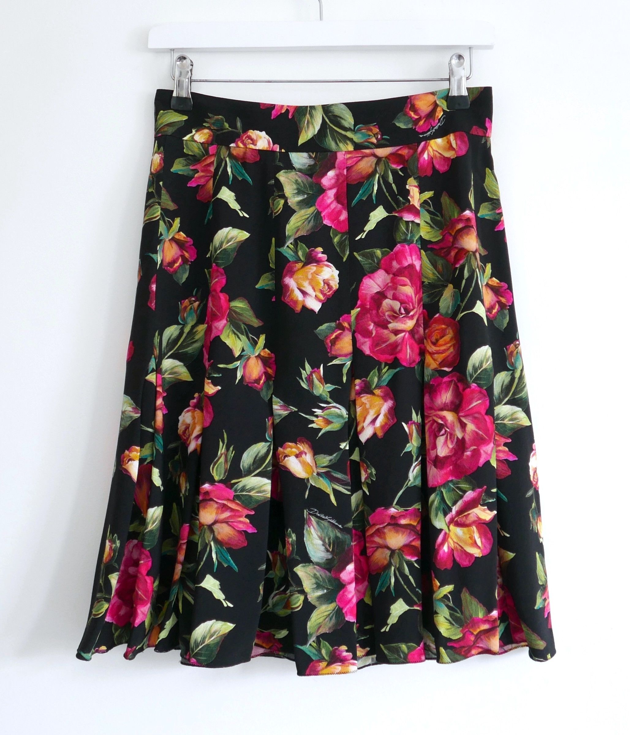 Dolce & Gabbana Dolce & Gabbana pleated rose print skirt Size 27" / US 4 / IT 40 - 1 Thumbnail
