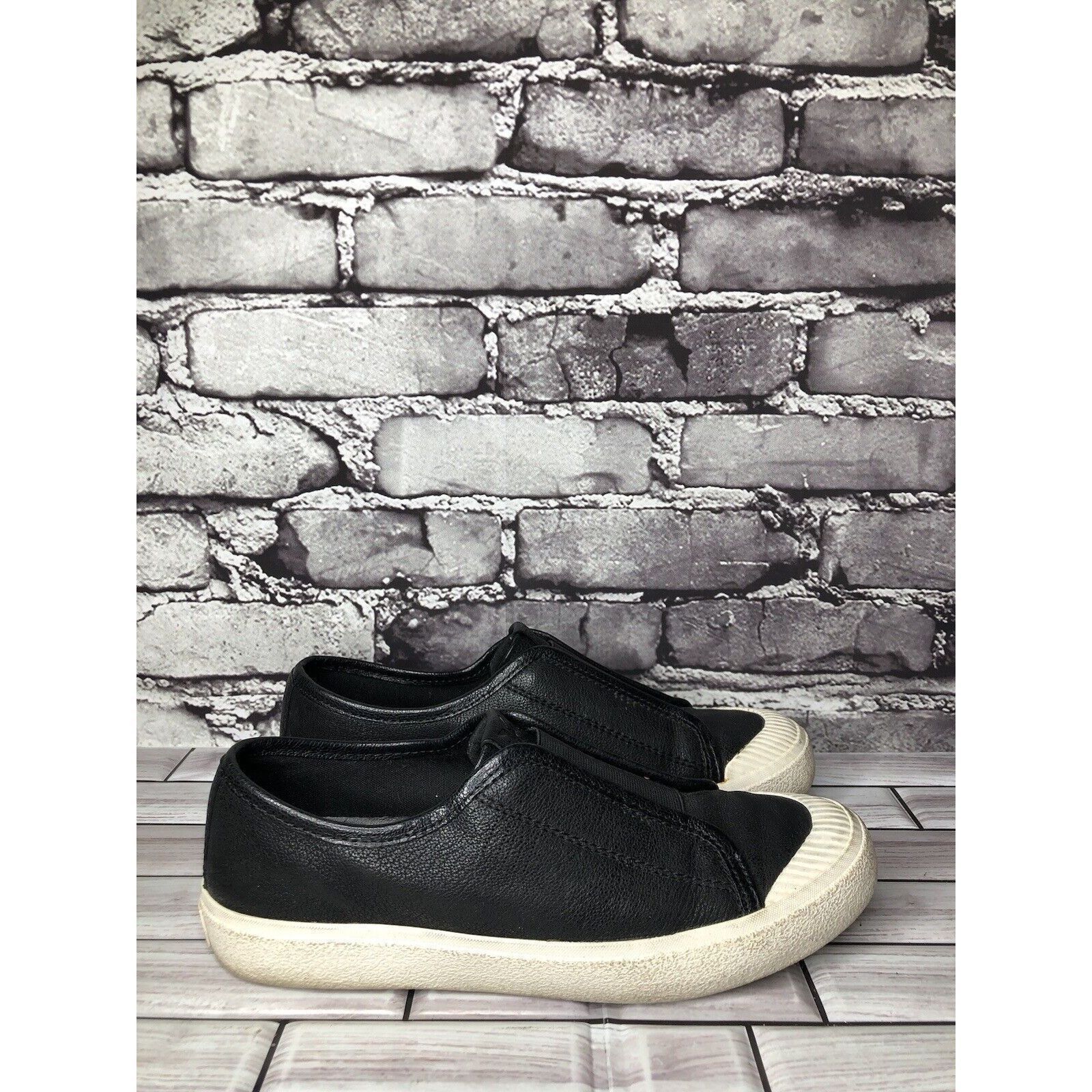 Frye Frye Black Leather Slip On Comfort Casual Sneakers Shoes Wom Size US 7 / IT 37 - 1 Thumbnail