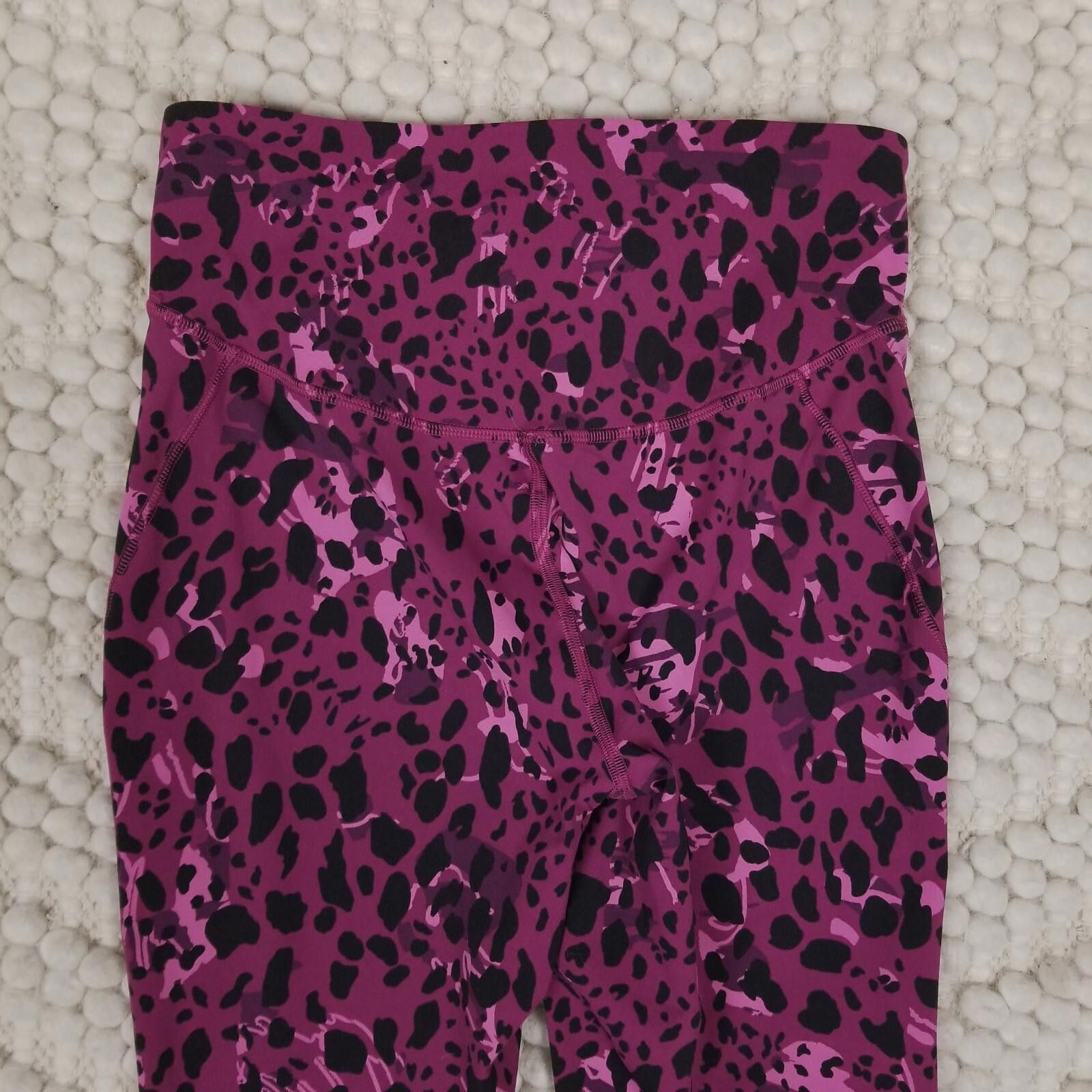 Lululemon Lululemon Base Pace High-Rise Crop 23" Cheetah Magenta Sz 6 Size 28" / US 6 / IT 42 - 5 Thumbnail