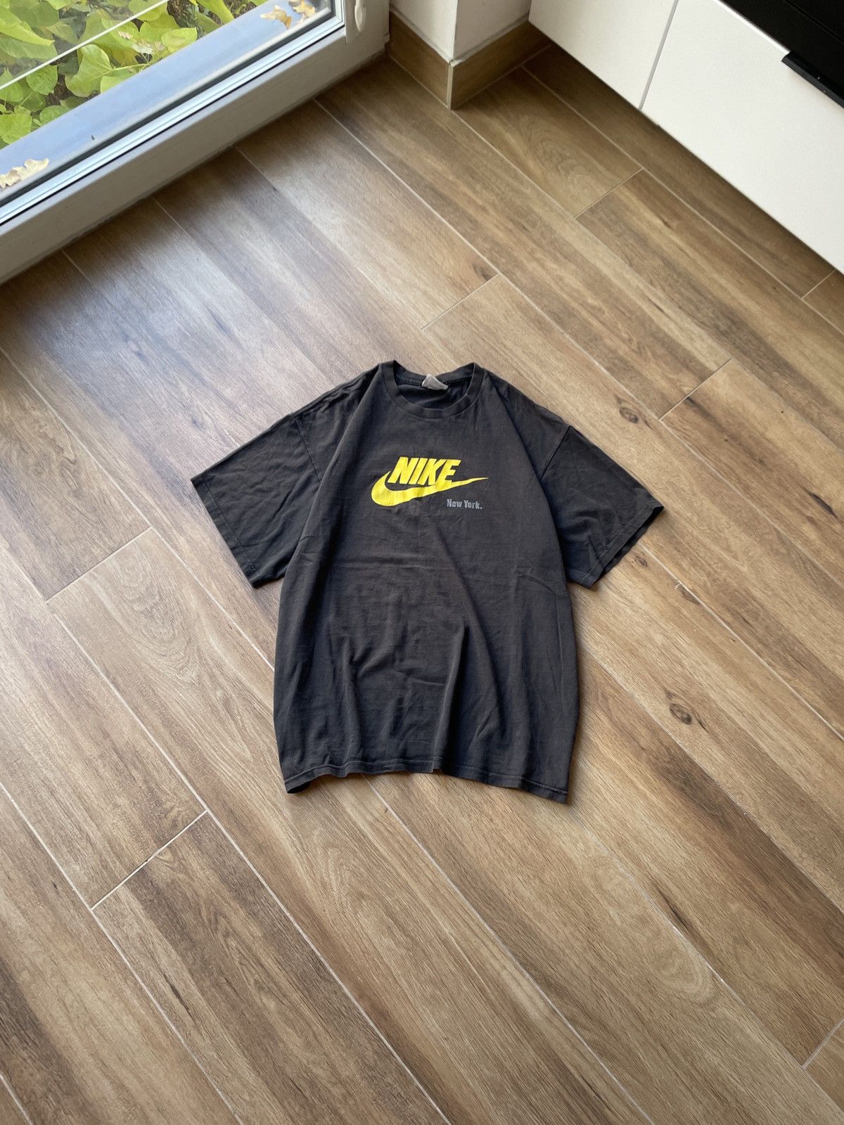 Nike Nike Vintage T-Shirt Big Logo Avant Garde Japanese Swoosh Size US XL / EU 56 / 4 - 1 Thumbnail
