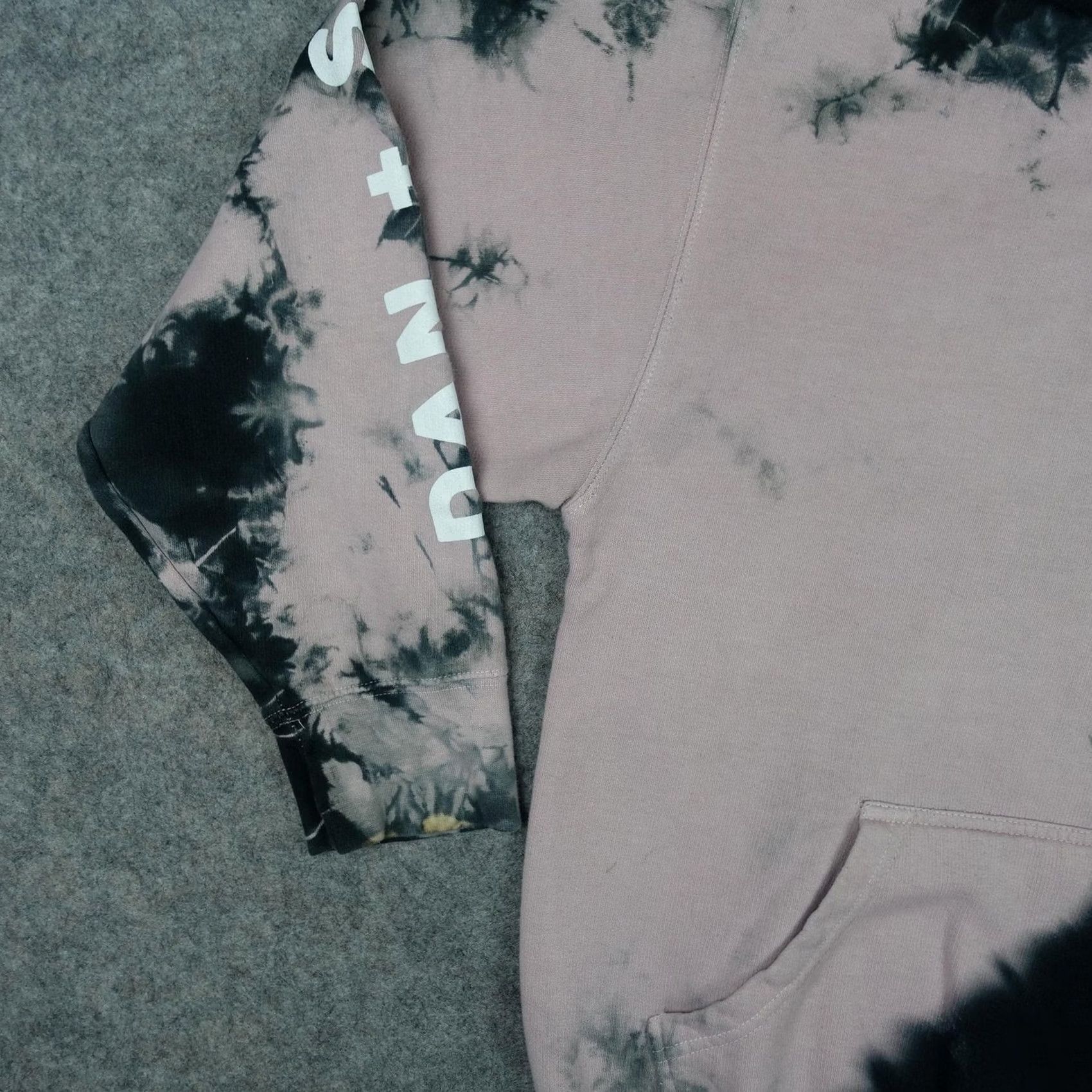 Vintage DAN + SHAY Hoodie Mens L Black Pink Tie Dye Arena Tour Pullover Sweatshirt Size US L / EU 52-54 / 3 - 6 Thumbnail