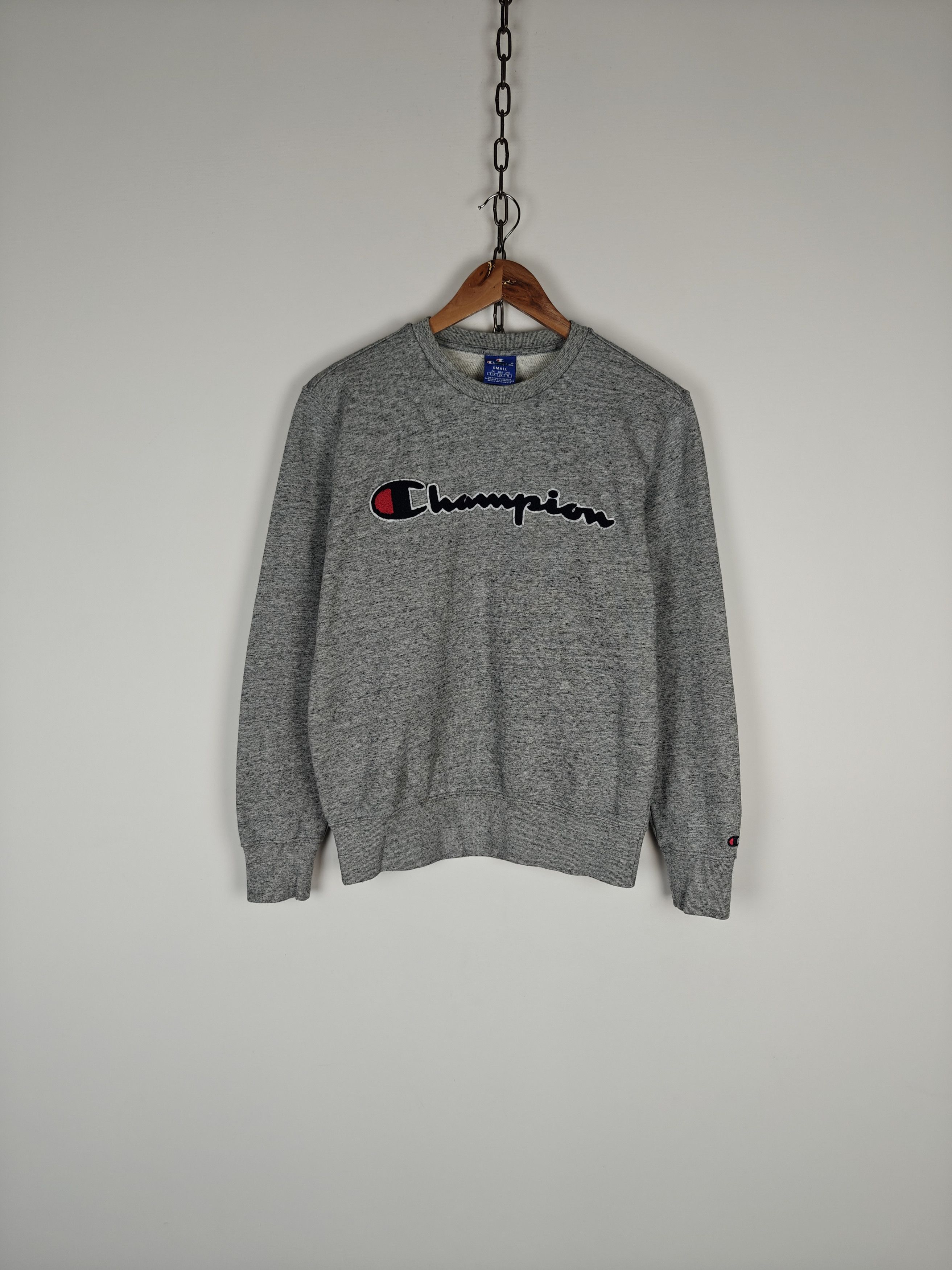 Champion Champion Sweatshirt Crewneck Pullover Center Logo size S Size US S / EU 44-46 / 1 - 1 Thumbnail