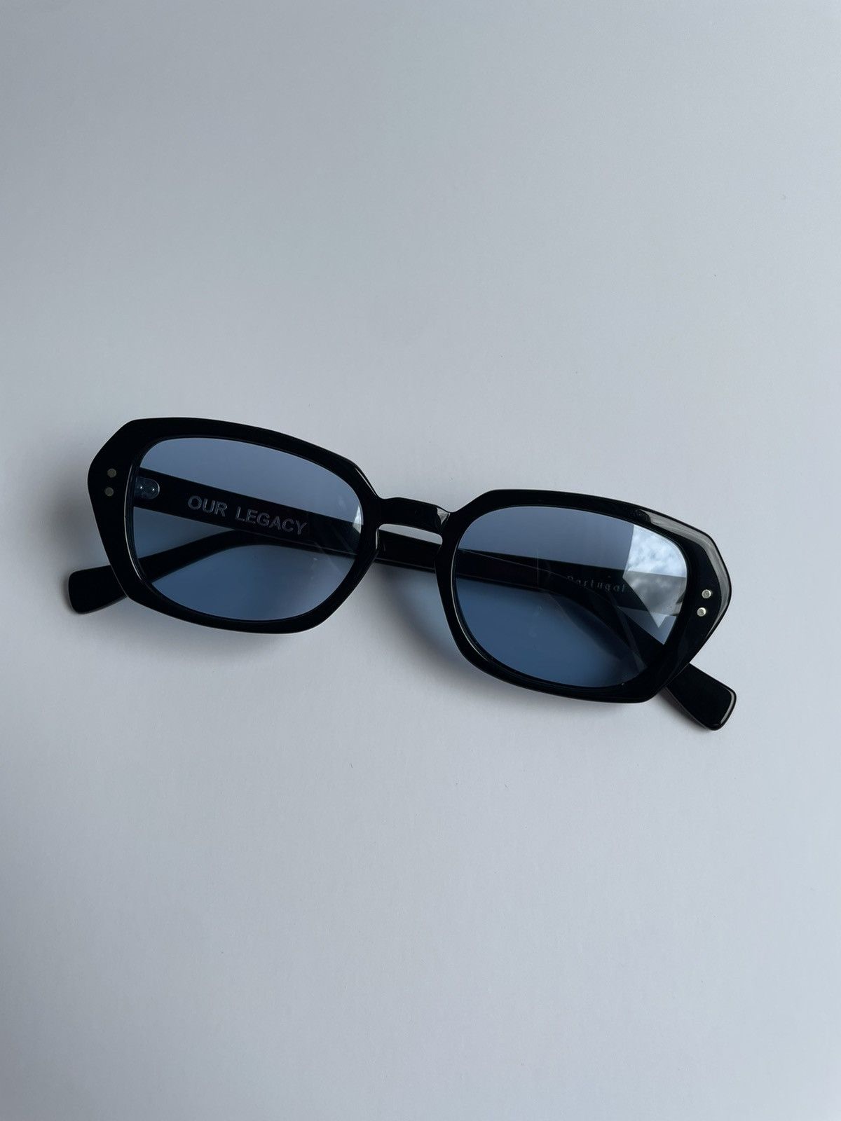 LOST LEGACY GOLD SUNGLASSES