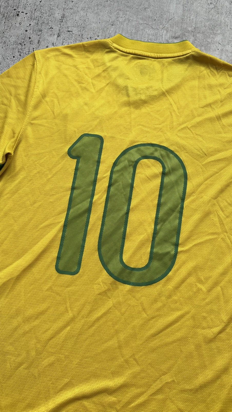 Nike 2012 Nike Brazil Ronaldinho #10 Vintage Soccer Jersey Size US S / EU 44-46 / 1 - 14 Thumbnail