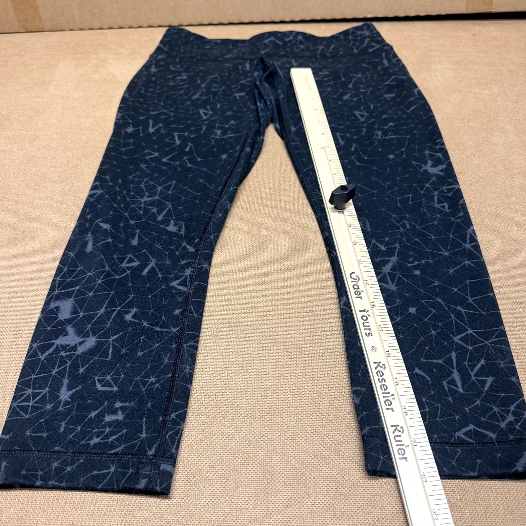 Lululemon Lululemon Leggings Womens 8 Black Geometric Print Capri Athletic Yoga Running Size 30" / US 8 / IT 44 - 3 Thumbnail