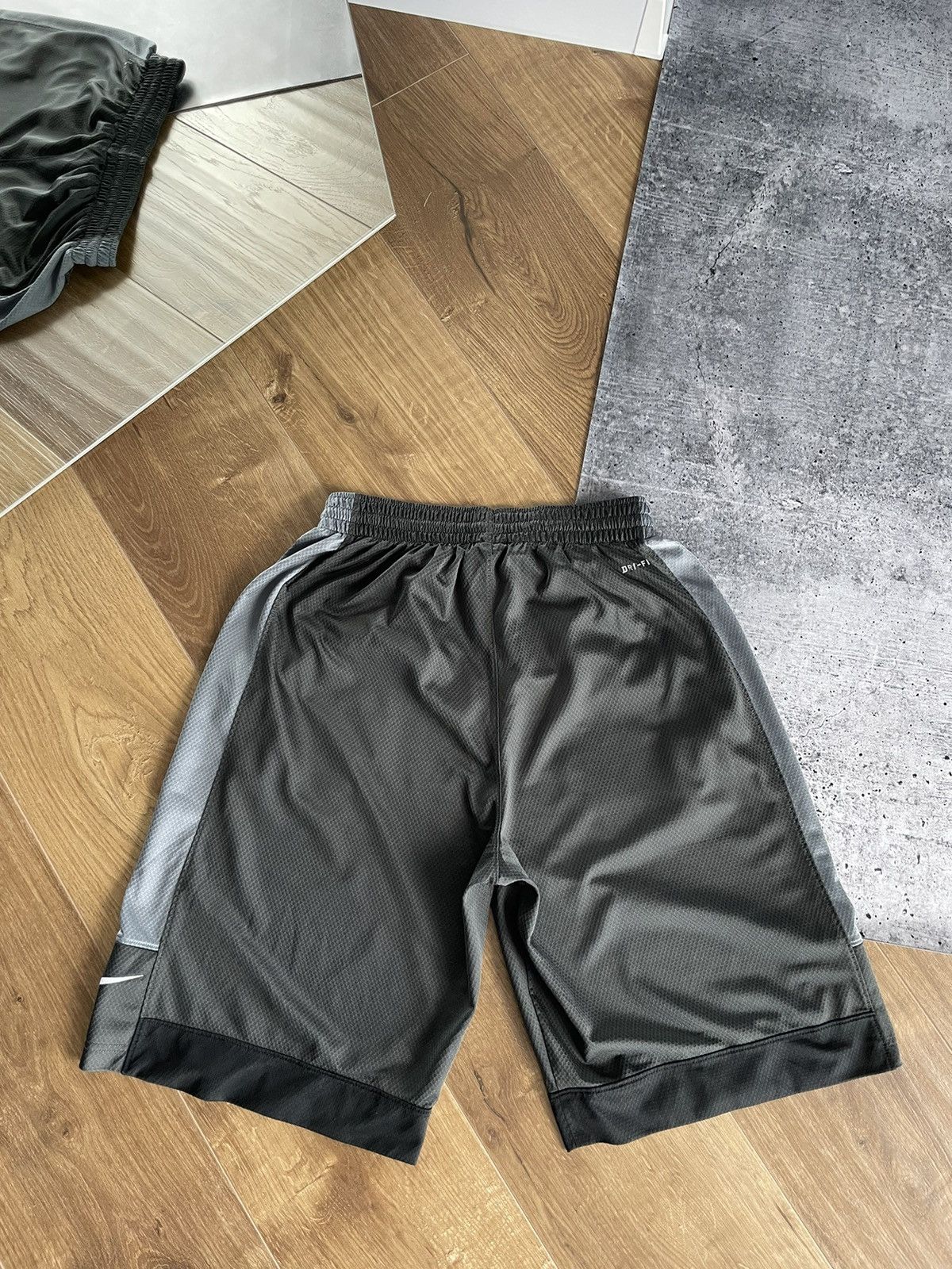 Nike Vintage Nike 90’s Y2K Style Drill Grey Shorts Rap Size US 32 / EU 48 - 13 Thumbnail
