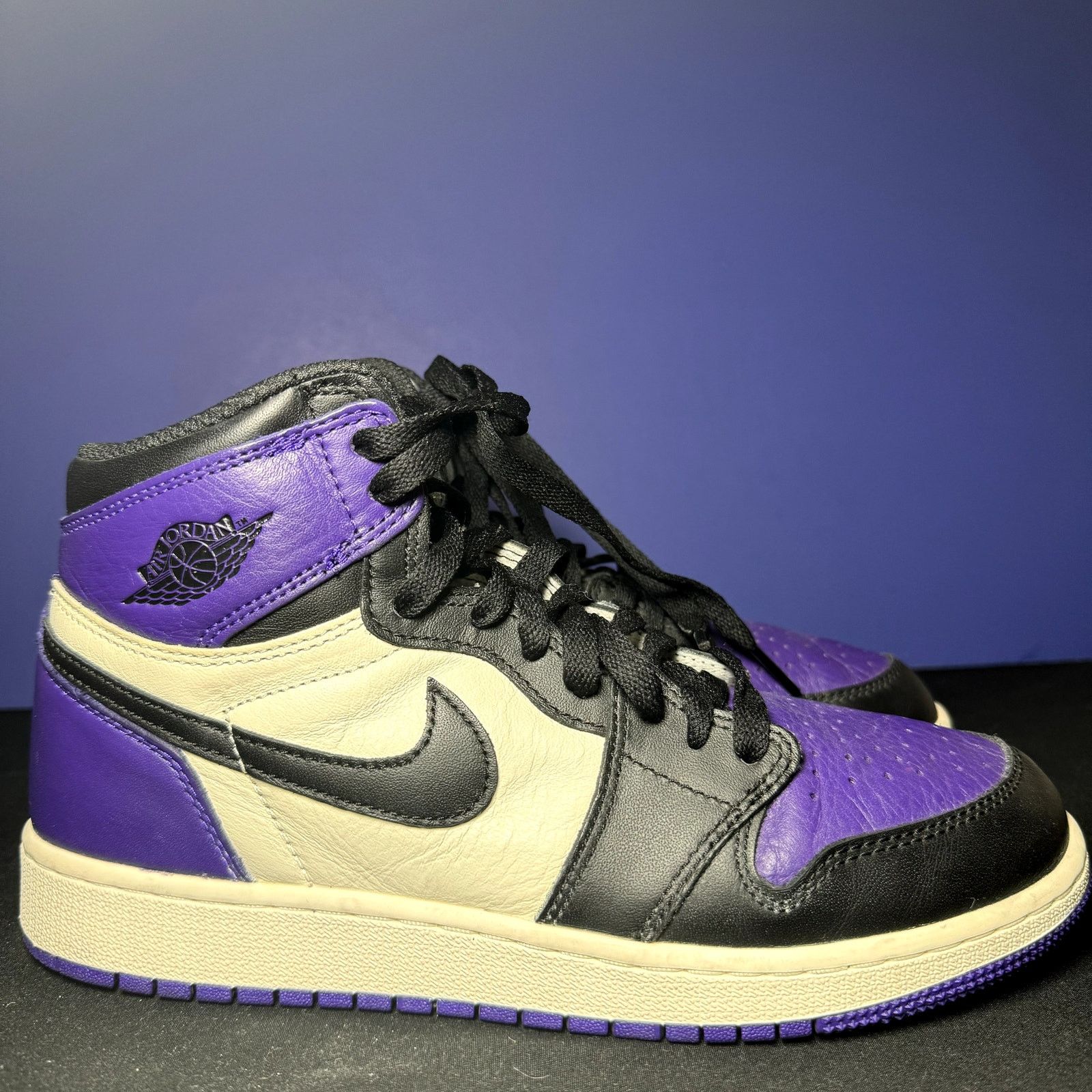 Jordan Brand × Nike Size 6.5 - Nike Air Jordan 1 Retro High OG GS Court Purple Size US 6.5 / EU 39-40 - 1 Thumbnail