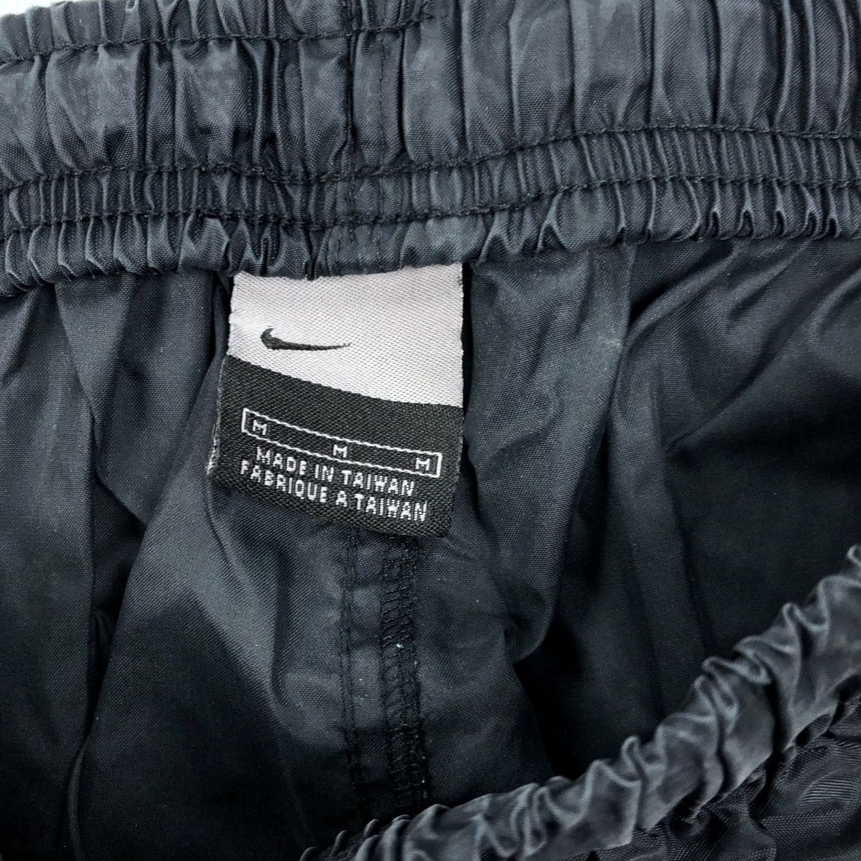 Nike Nike Track Pants Mens M Nylon Black Vintage Warm Up Gym Class Track Pants Mens Regular Width Straight Y2K Sports Vintage Gym Size US 31 - 4 Thumbnail