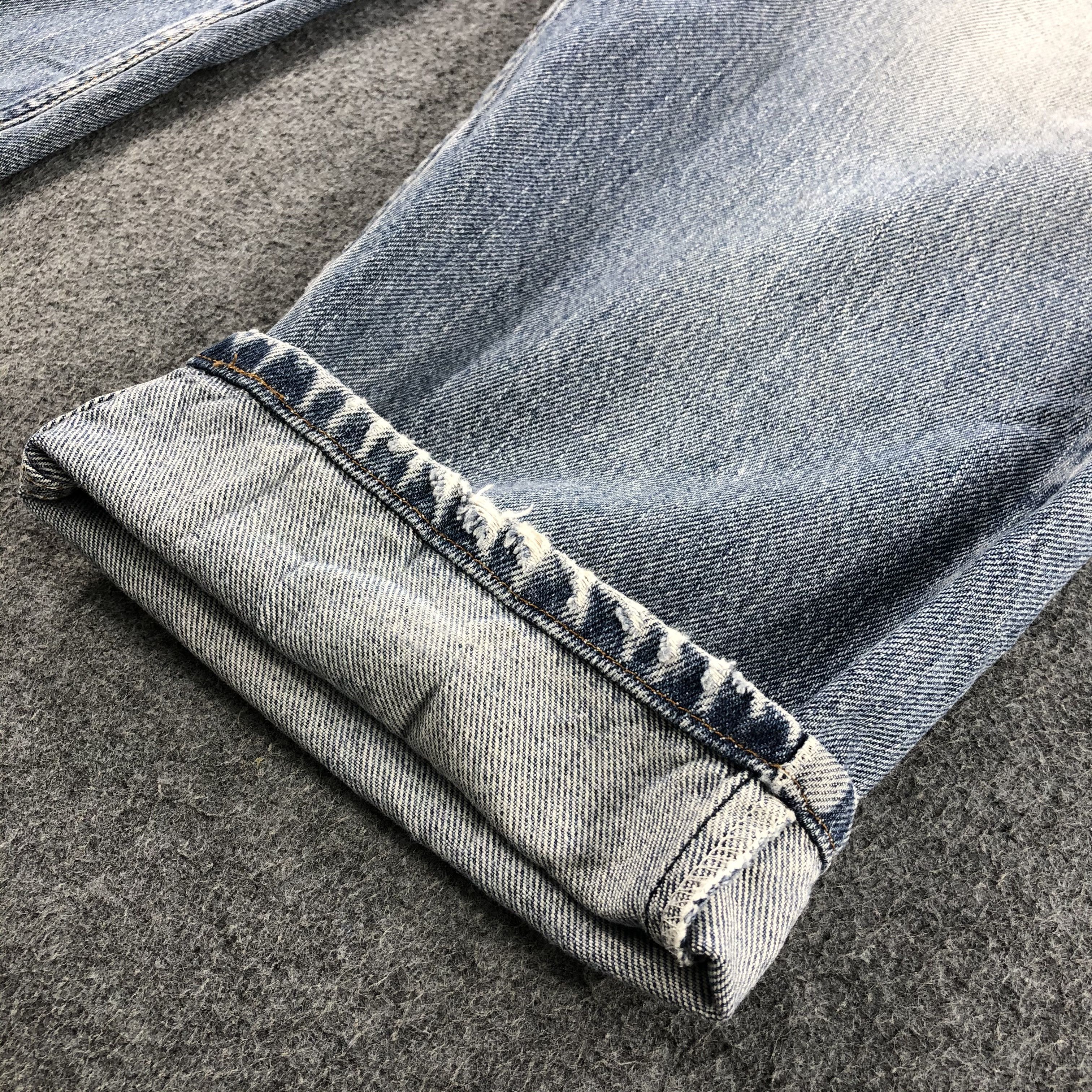 Levi's Light Washed Vintage Levis 560 Jeans Distressed Denim-J1041 Size US 35 - 7 Thumbnail