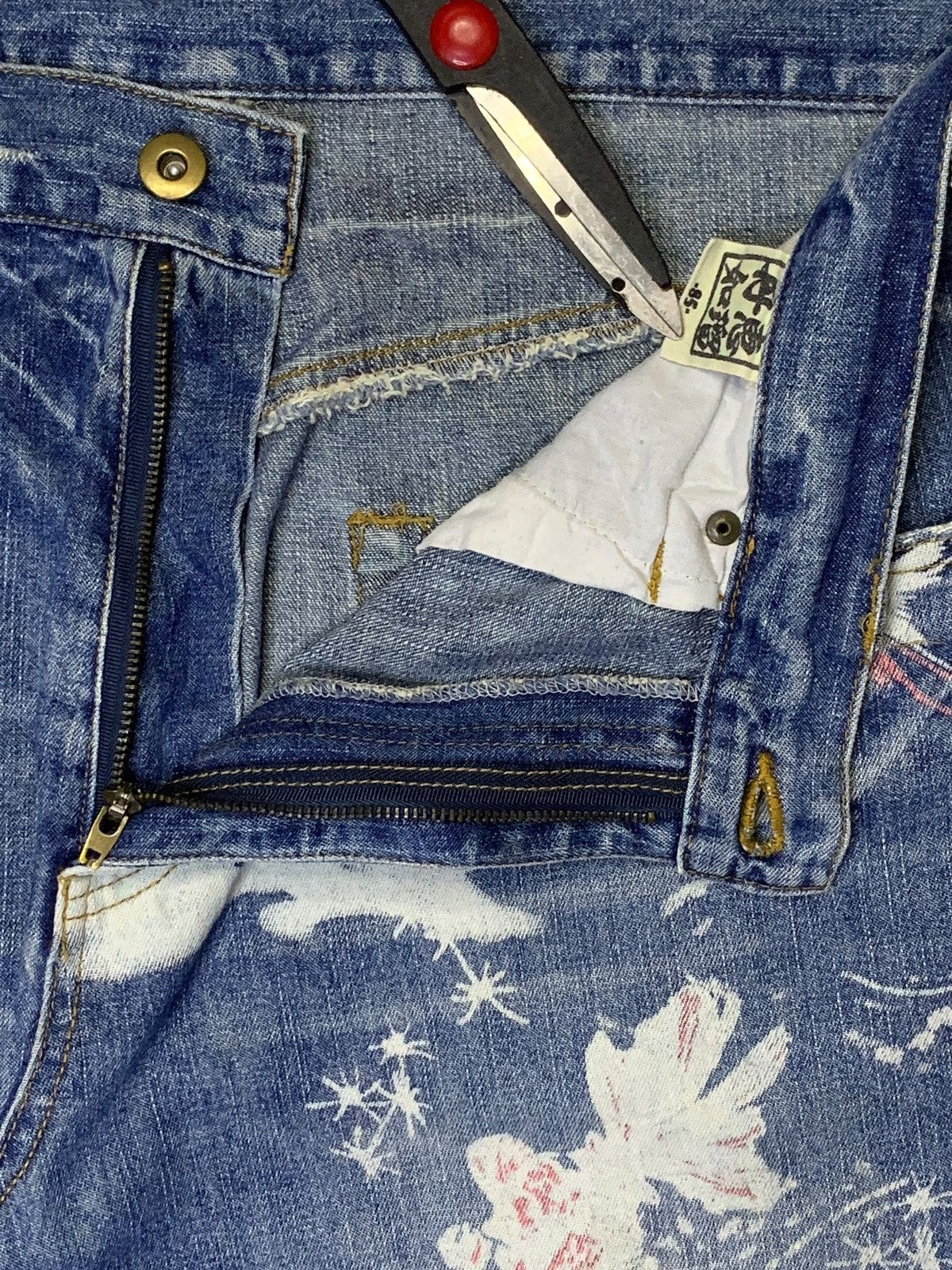 Japanese Brand Vintage Japanese Brand Sugoi Koi Fish Baggy Jean Shorts Size US 35 - 11 Thumbnail