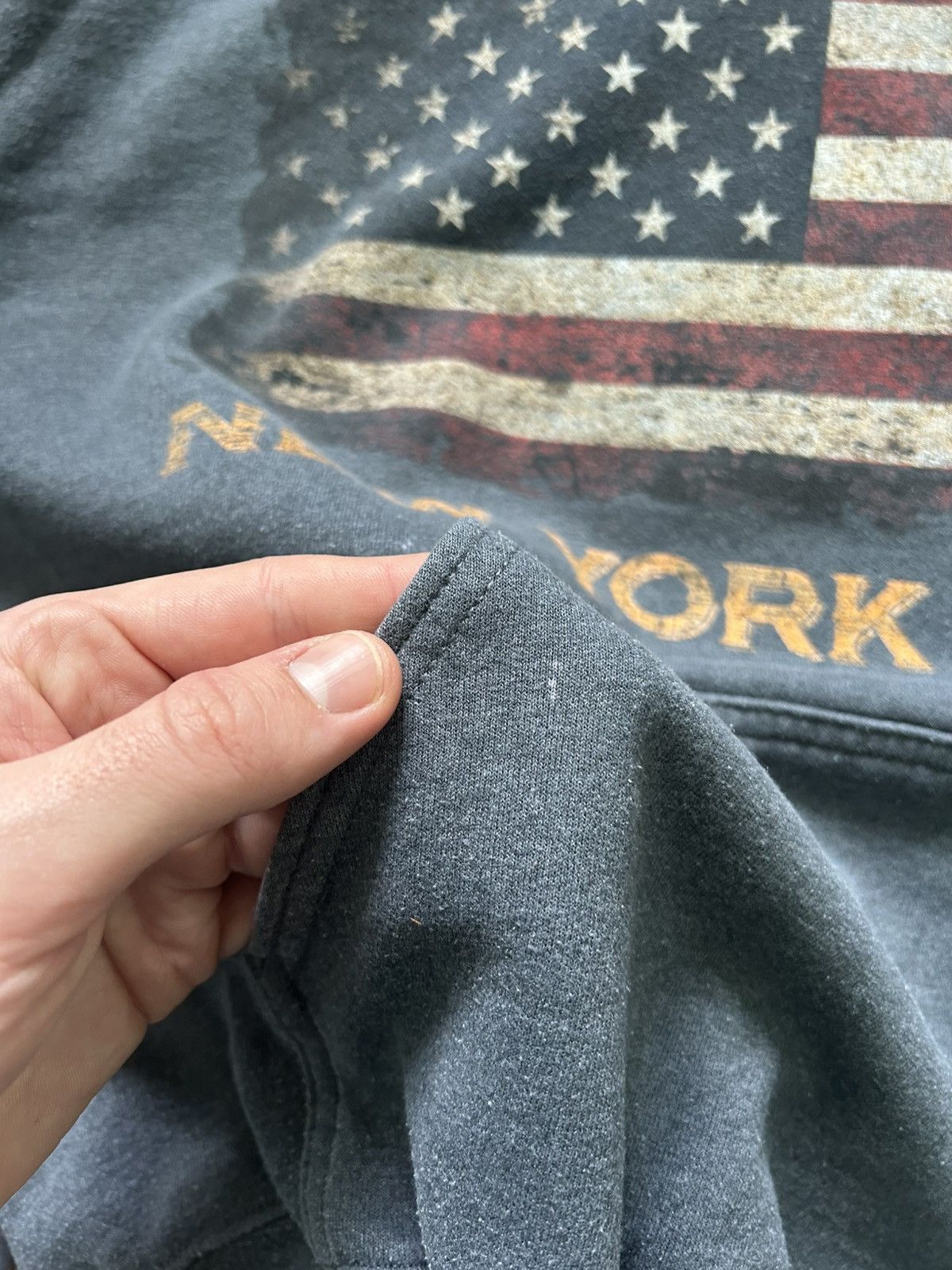 Gildan Vintage 00s NYC Big Logo Flag USA Streetwear Hoodie Size M Size US M / EU 48-50 / 2 - 4 Thumbnail