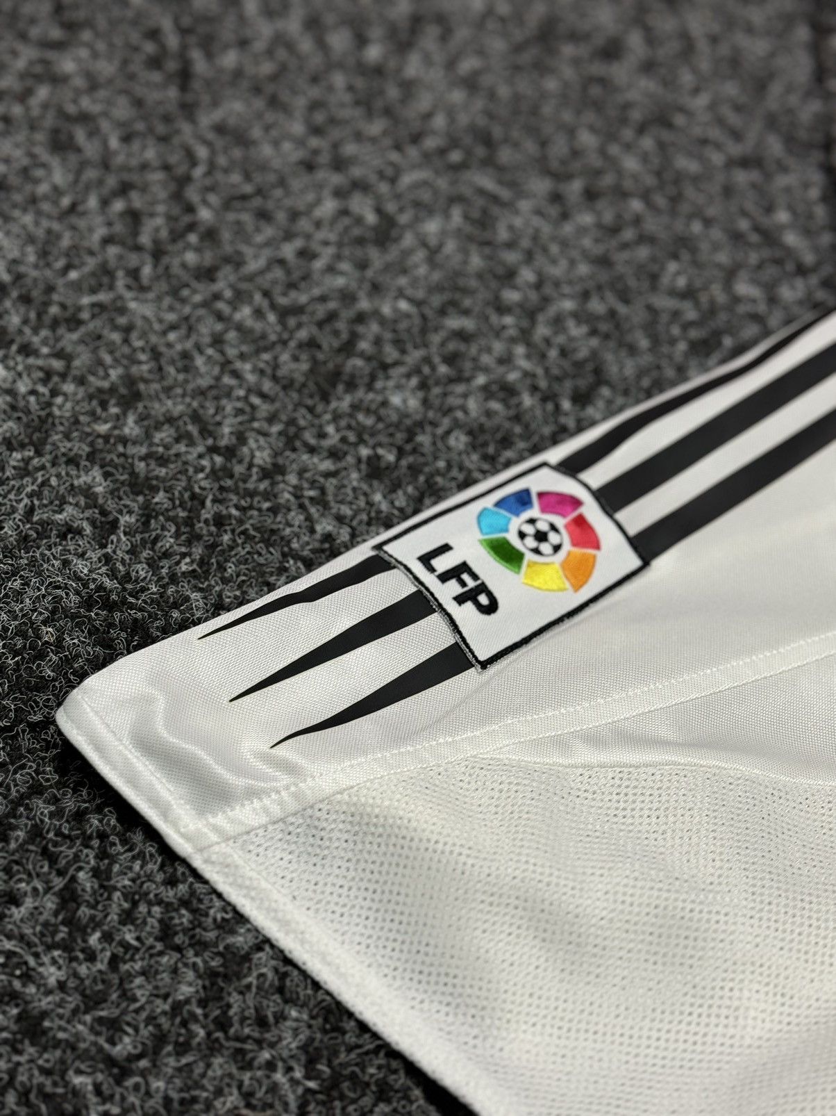 ADIDAS REAL MADRID SOCCER JERSEY VINTAGE 2004 #9 PICKFORD