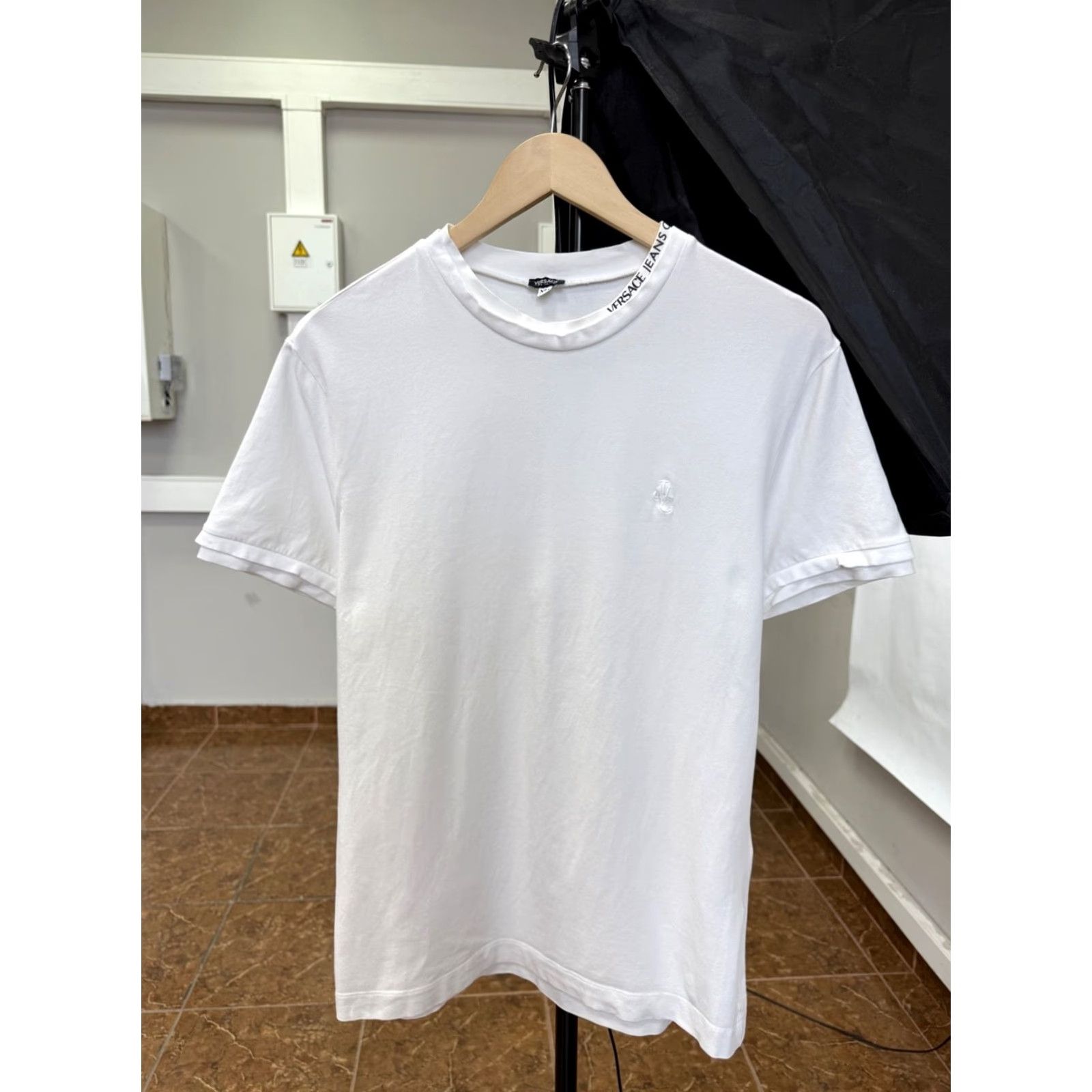 Versace VINTAGE Versace T-Shirt Men L White 90s Y2K Rare Cotton Crew Neck Short Sleeve Shirt Size US L / EU 52-54 / 3 - 2 Thumbnail